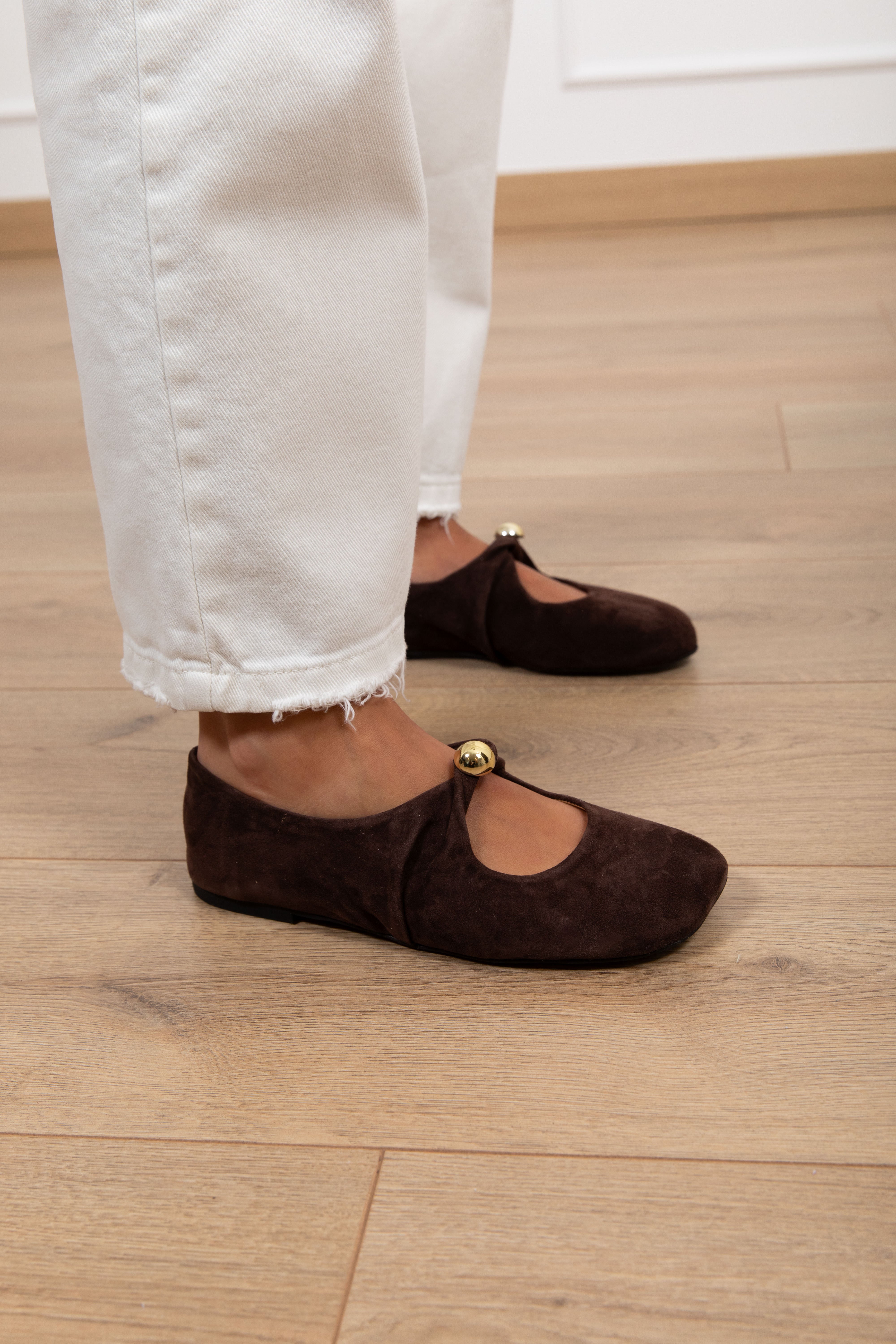 Ballerina in camoscio con dettaglio Divine Follie