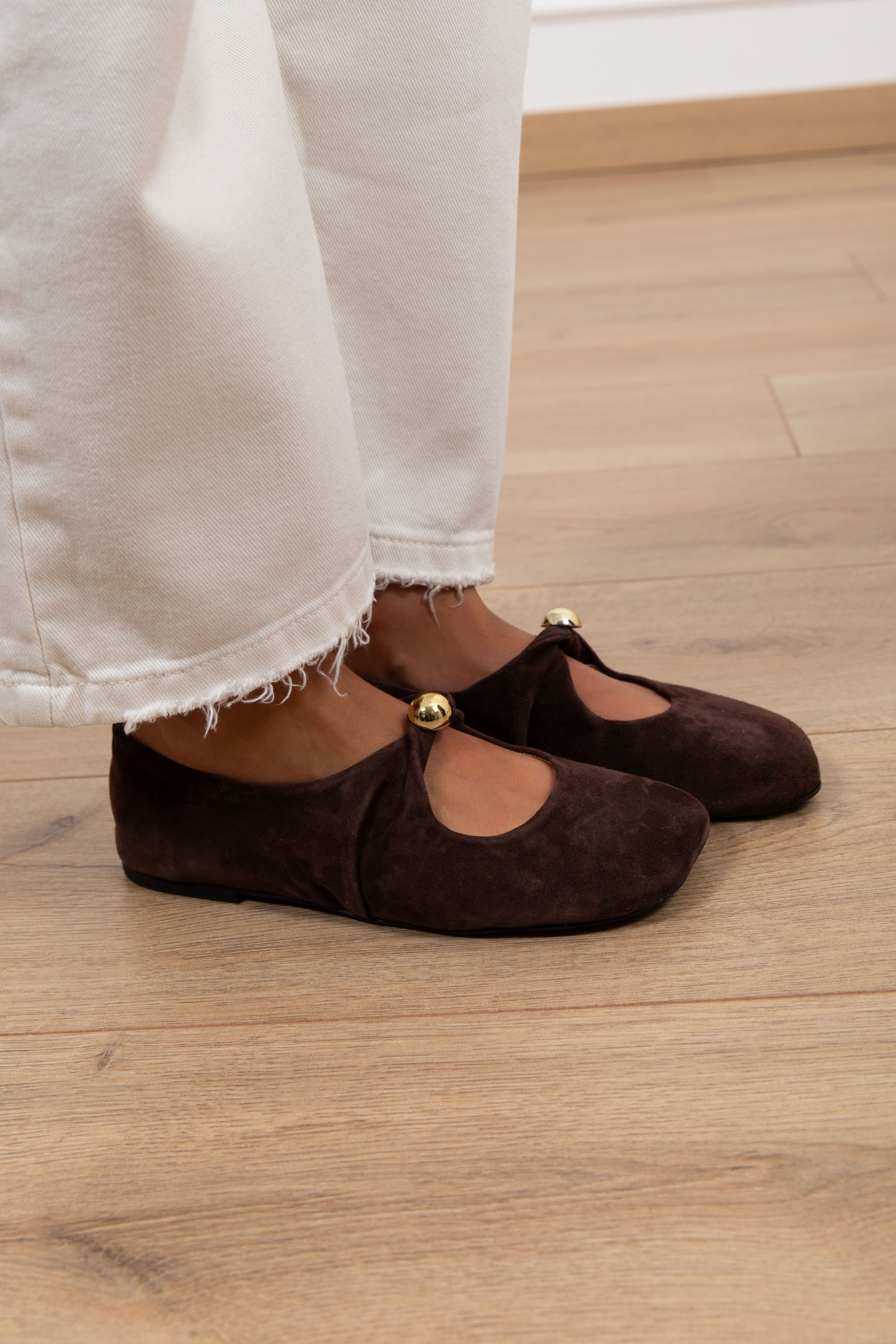 Ballerina in camoscio con dettaglio Divine Follie