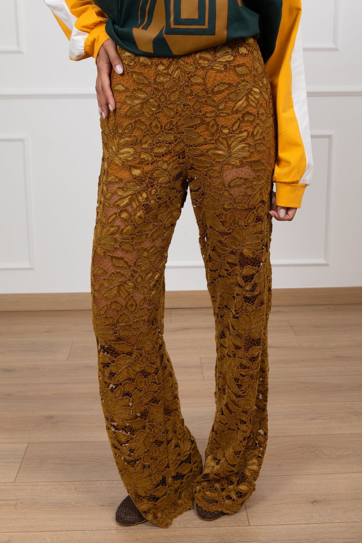 Pantalone in ciniglia con pizzo variante olio Haveone