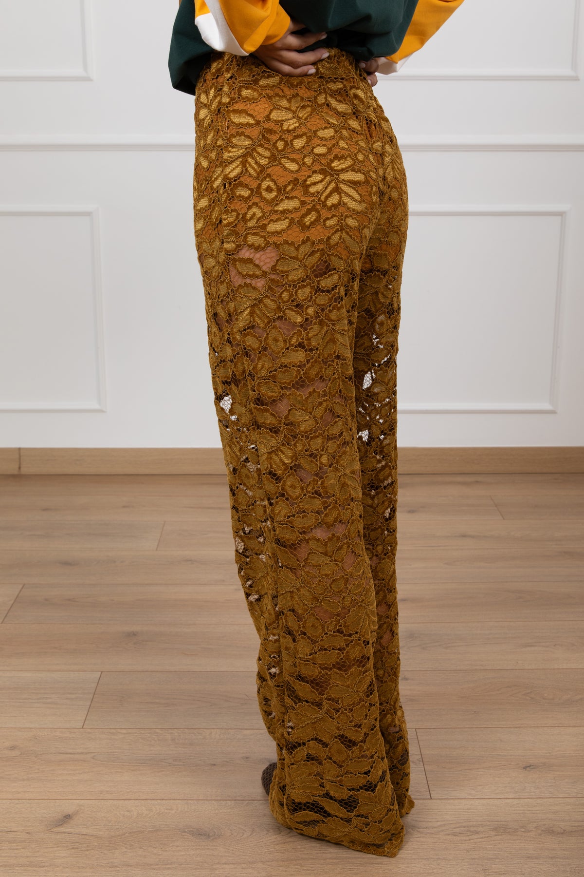 Pantalone in ciniglia con pizzo variante olio Haveone