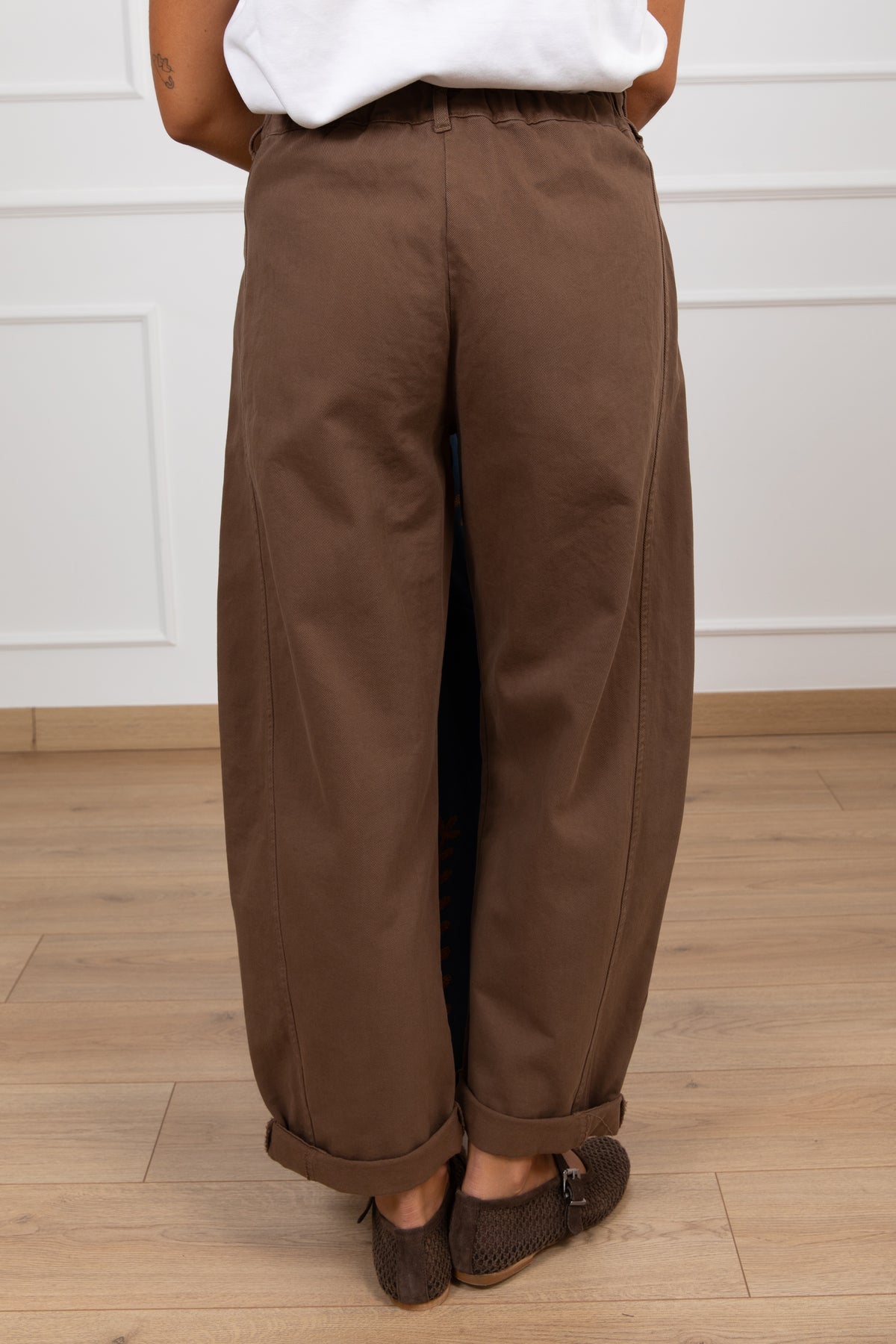 Jeans color egg-fit con elastico sul retro variante sigaro Susy Mix
