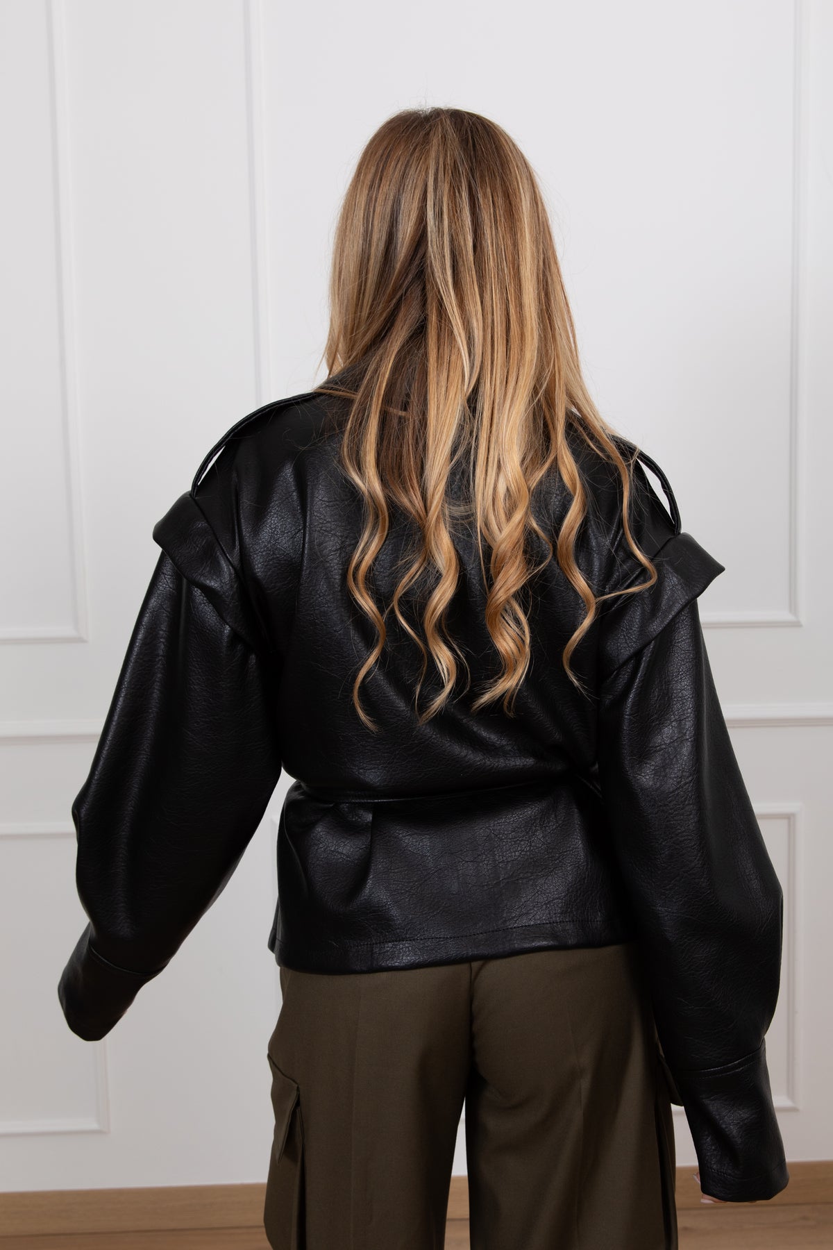Giacca in eco-pelle con fusciacca variante nero Susy Mix