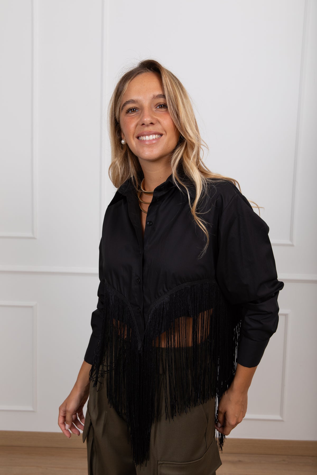Camicia cropped con frange sul fondo variante nero Haveone