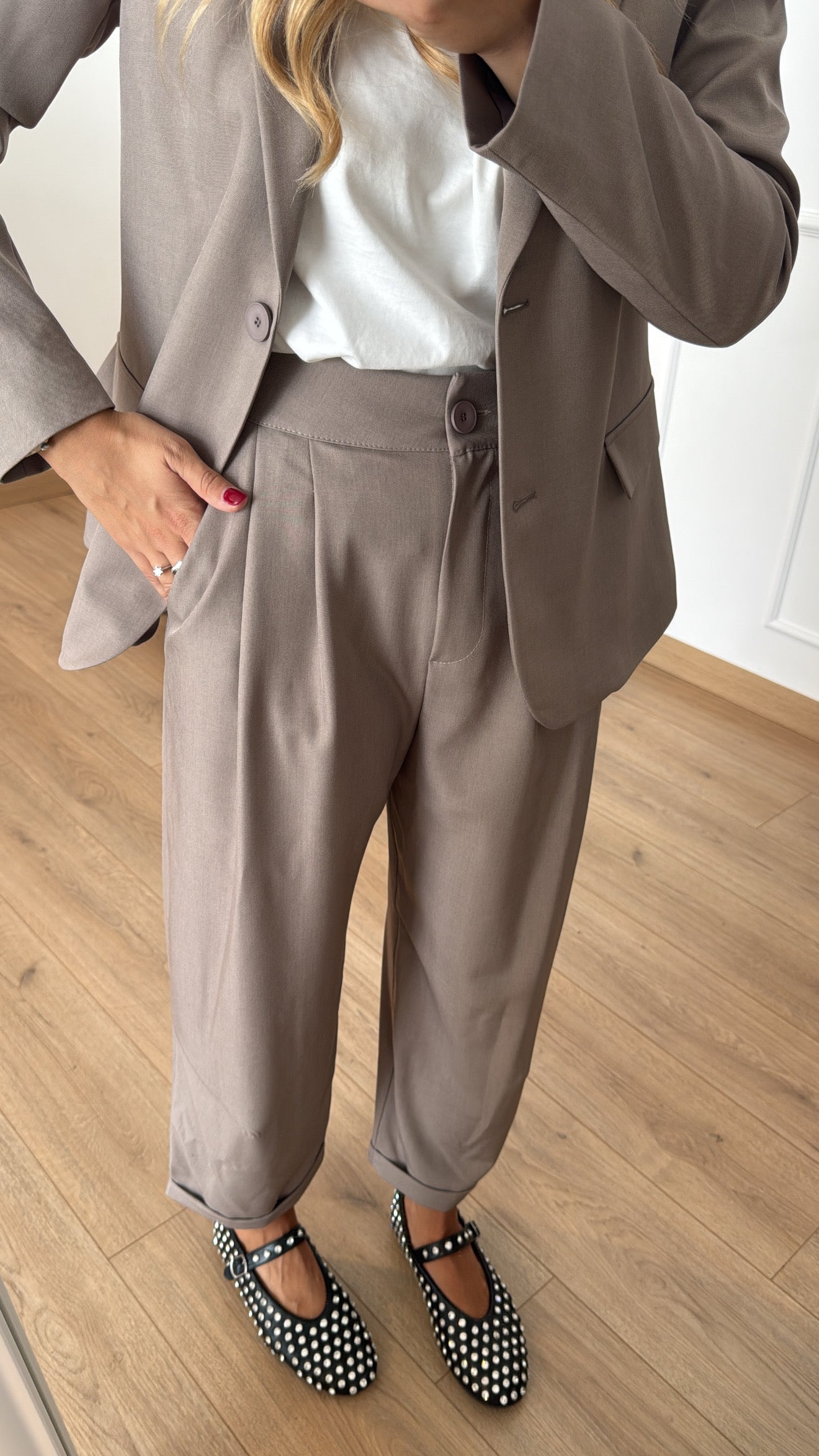 Pantalone carrot con pinces ViCOLO