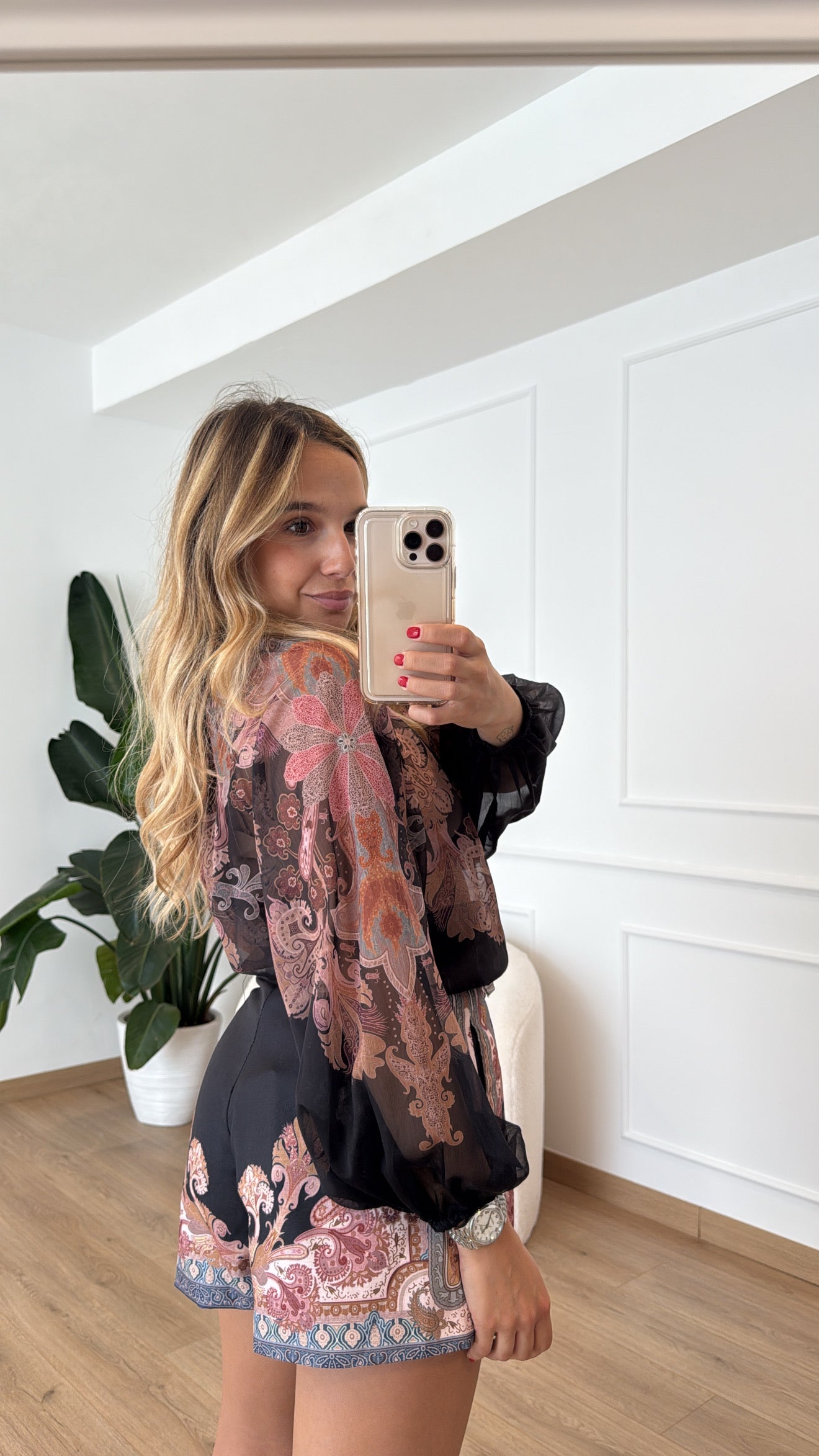 Coordinato blusa e short con cintura Kontatto