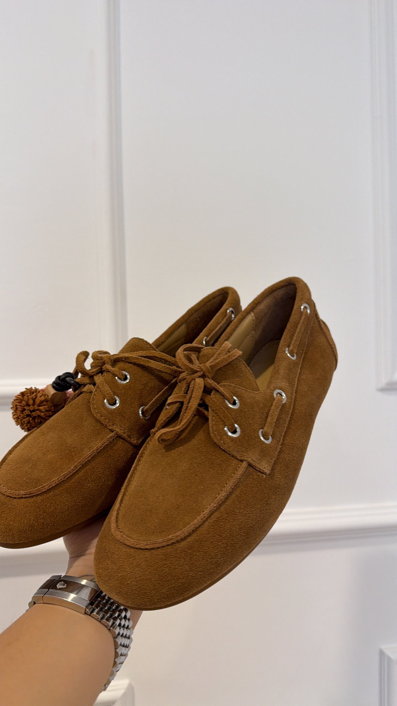 Mocassino in camoscio con pon pon Ovyè