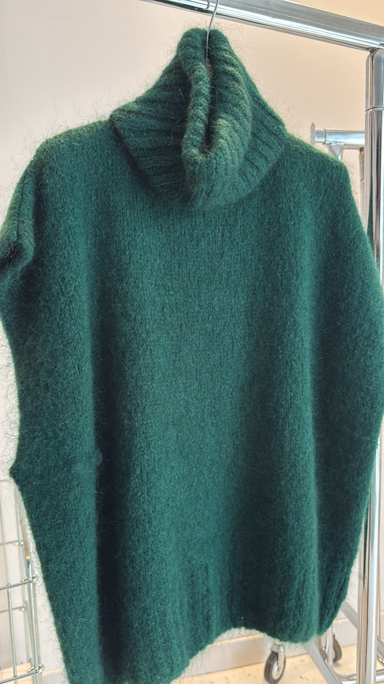 Maglia smanicata a collo alto in mohair Dixie