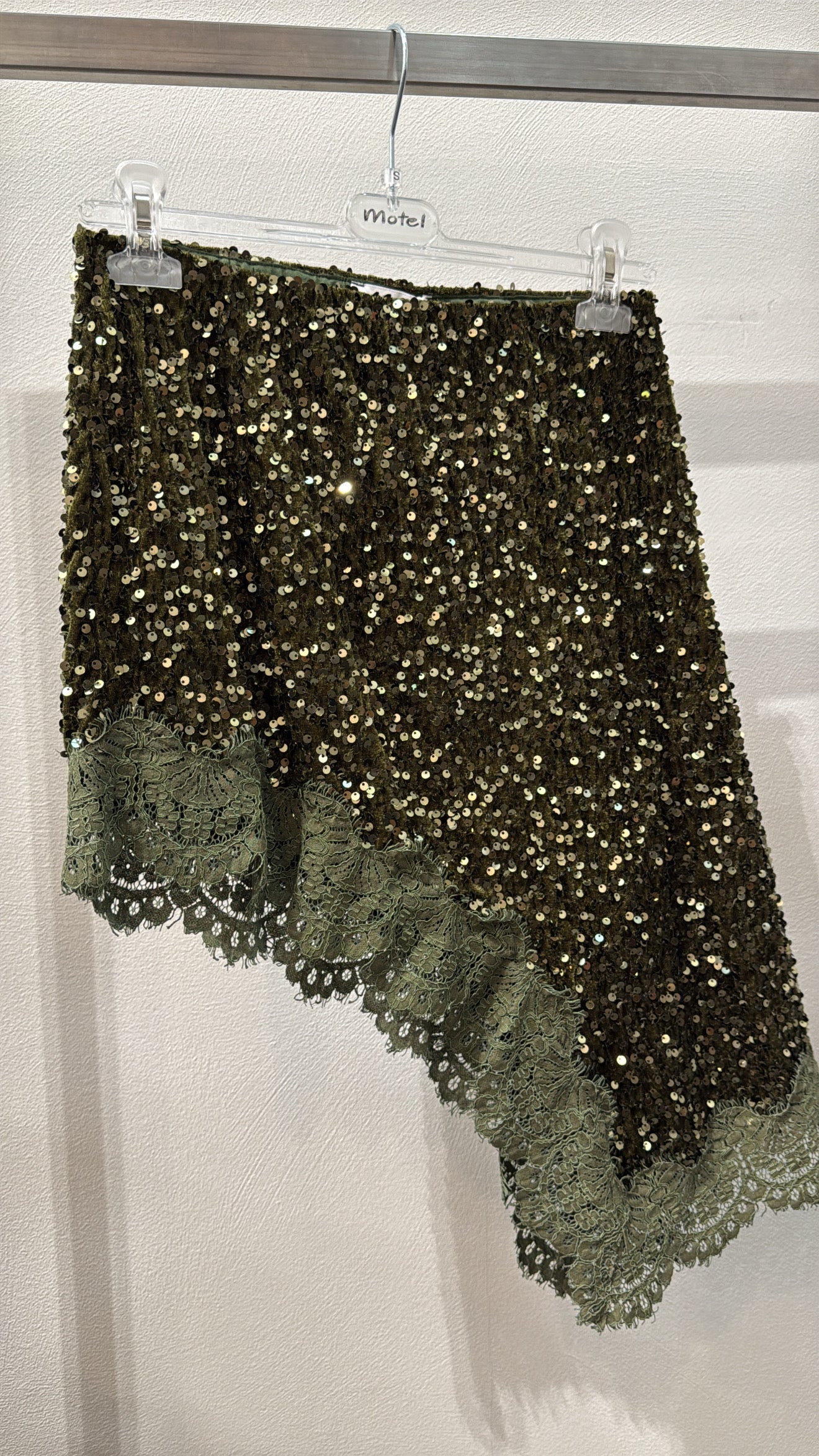PRE ORDINE 15/12 Mini-gonna asimmetrica in ciniglia con paillettes e pizzo Motel