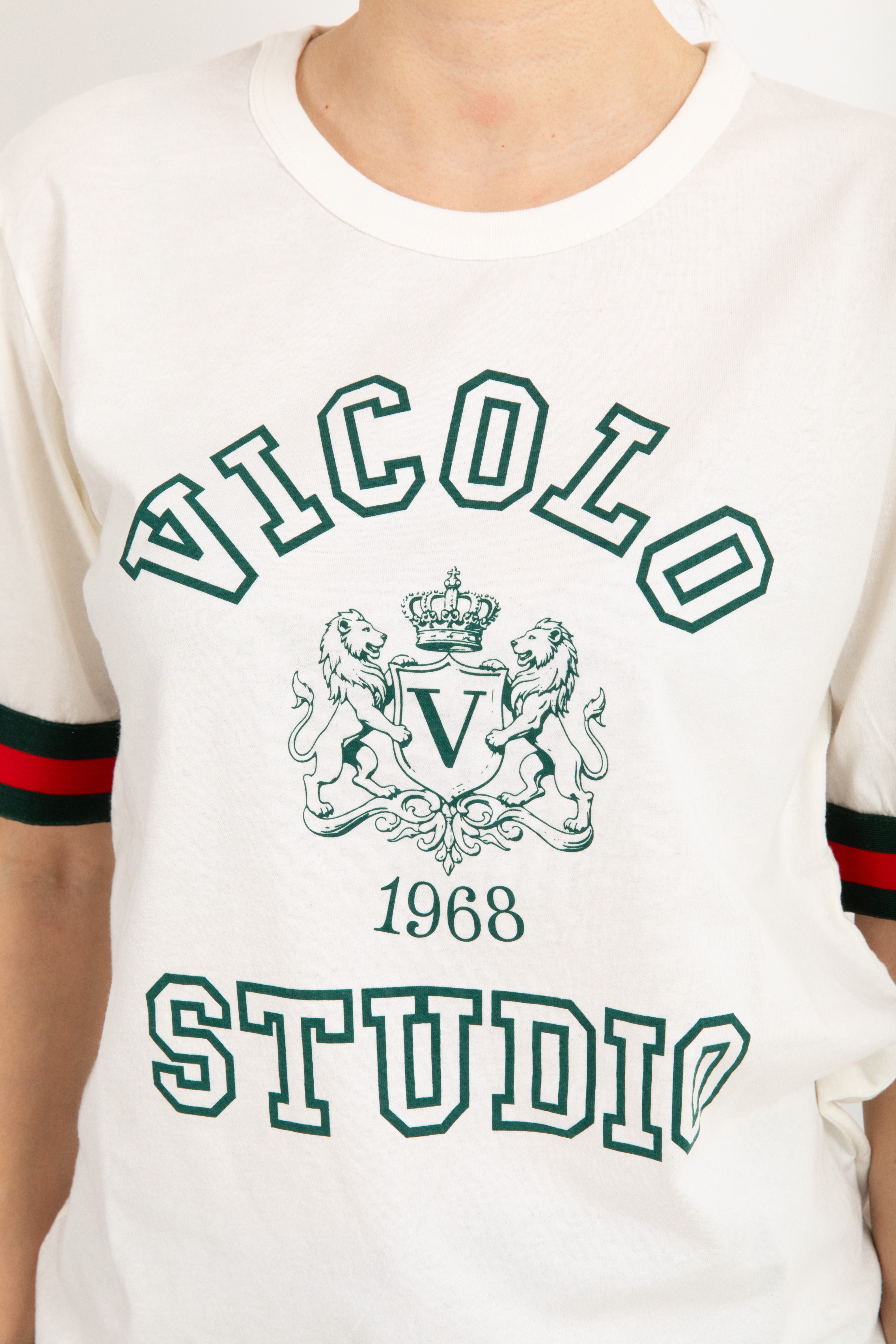 T-shirt "Vicolo Studio" con bordo a righe ViCOLO