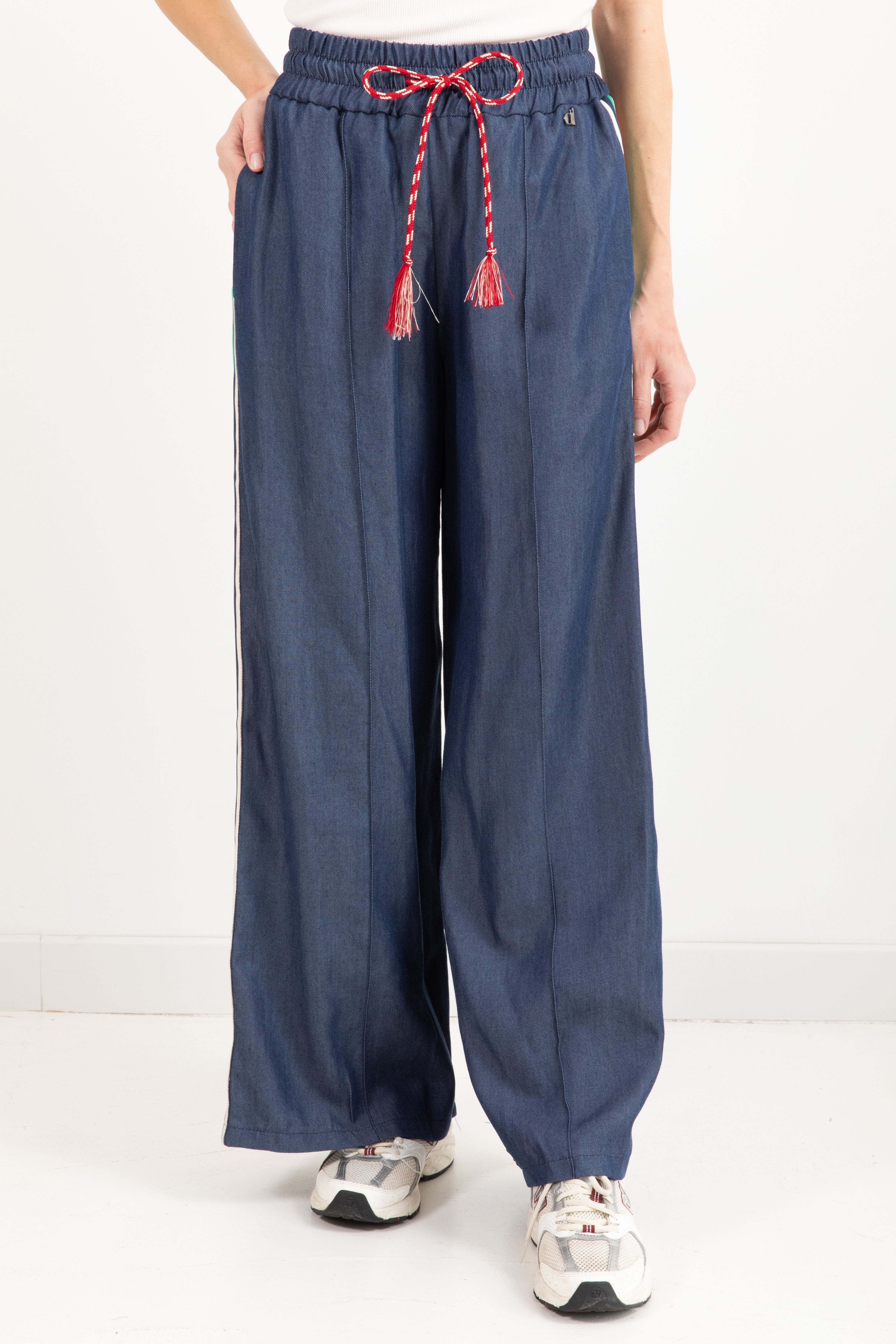 Pantalone effetto denim in tencel con elastico e banda laterale Dixie