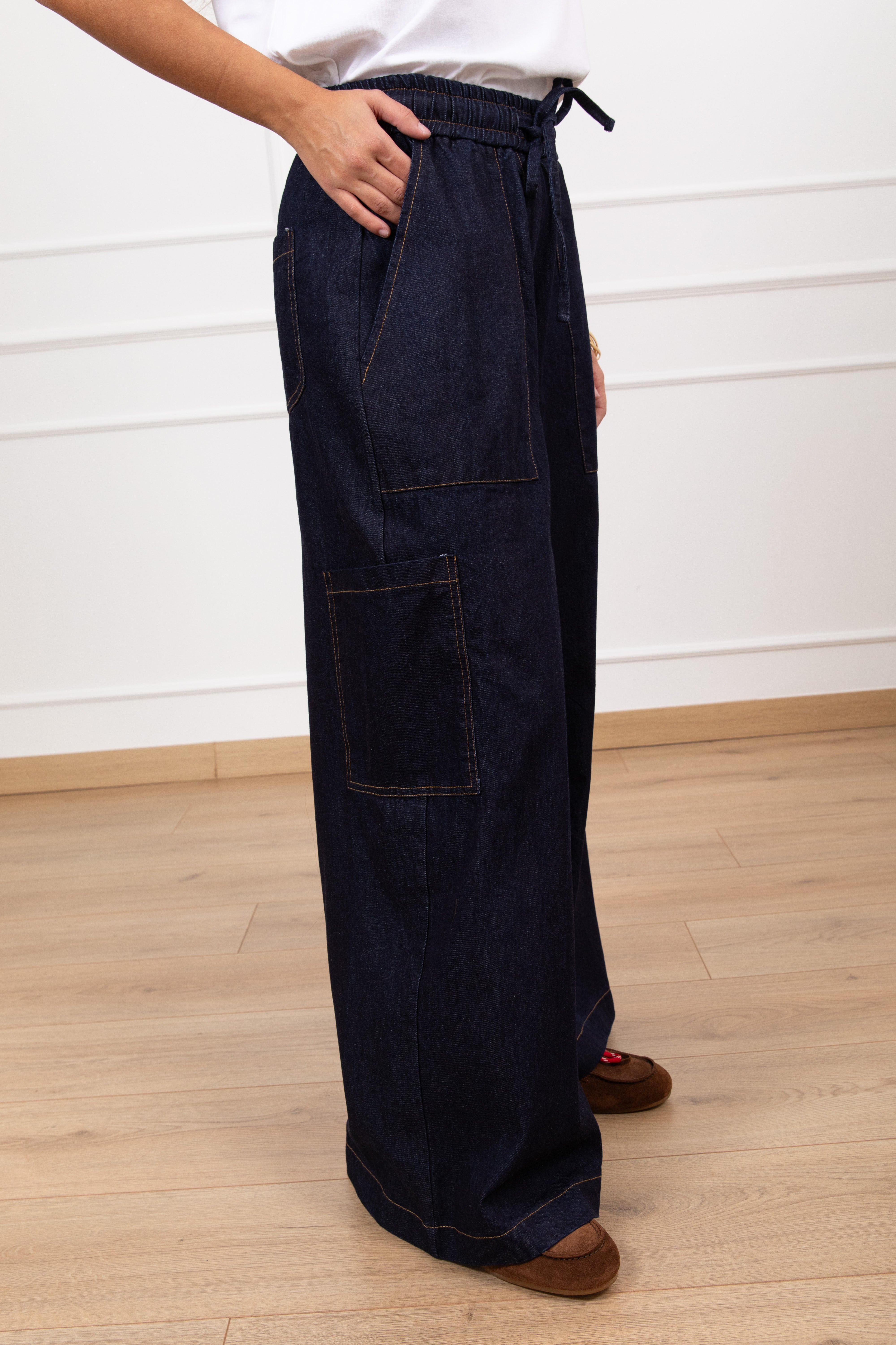 Jeans cargo lavaggio scuro con coulisse Tensione IN