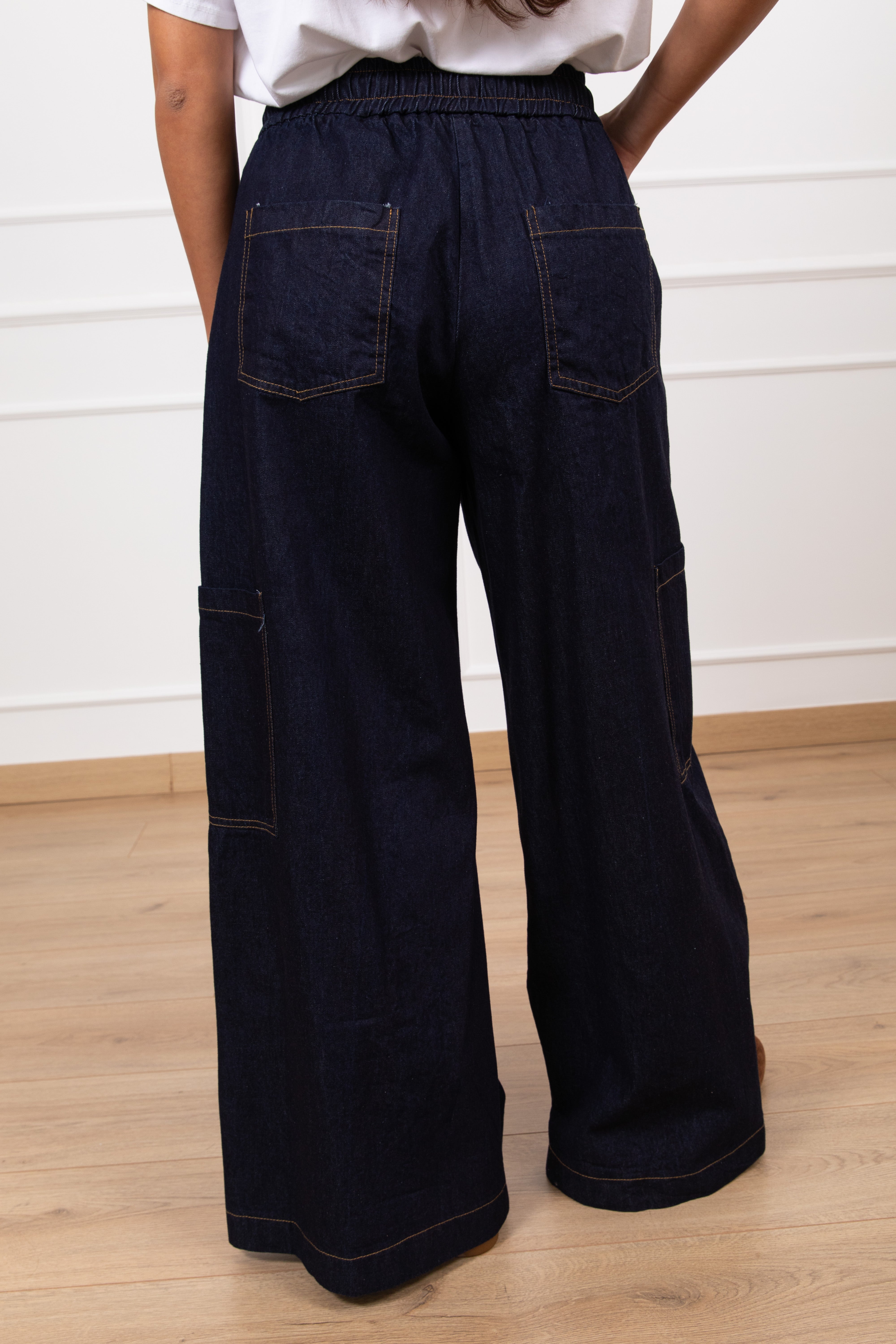 Jeans cargo lavaggio scuro con coulisse Tensione IN