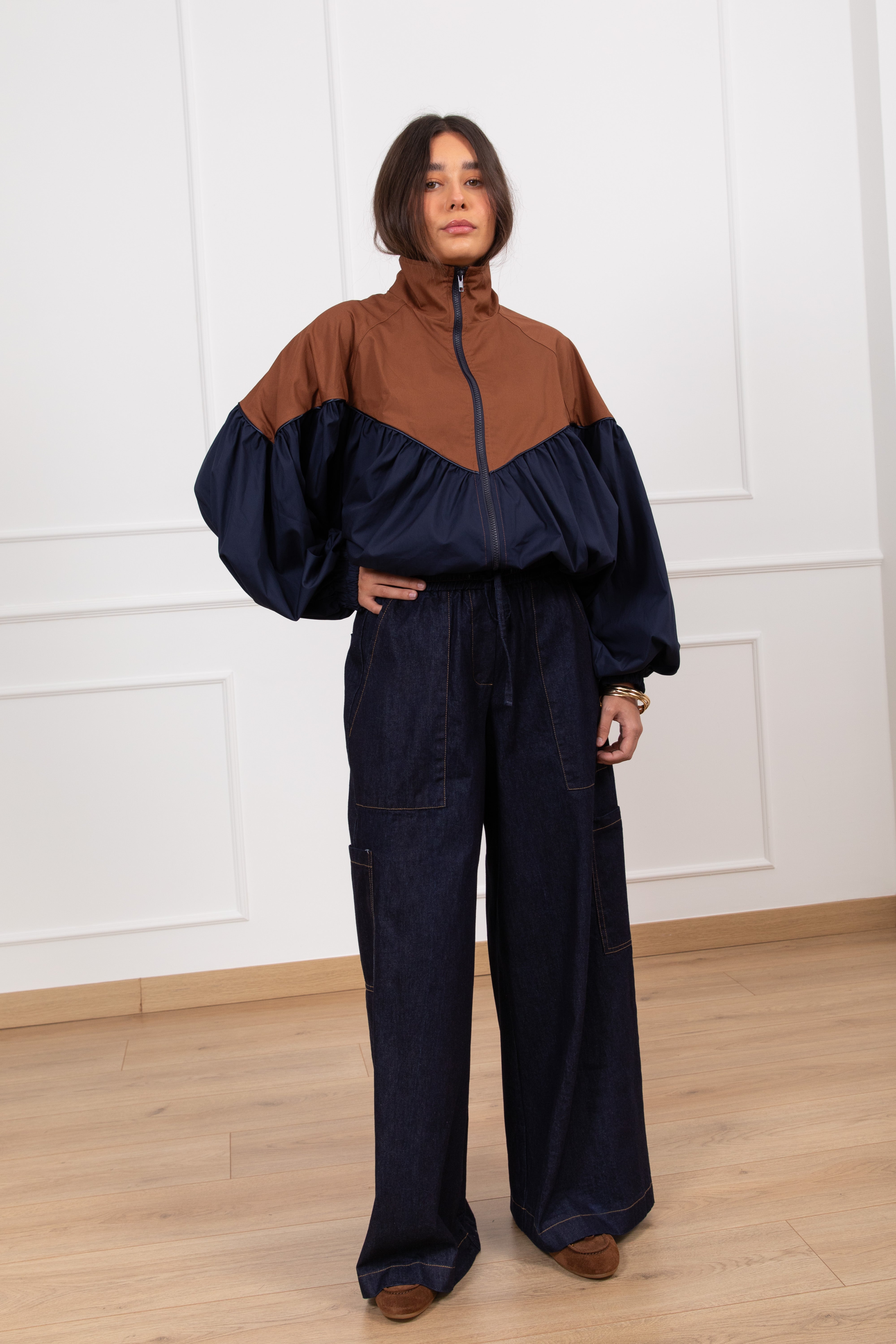 Jeans cargo lavaggio scuro con coulisse Tensione IN
