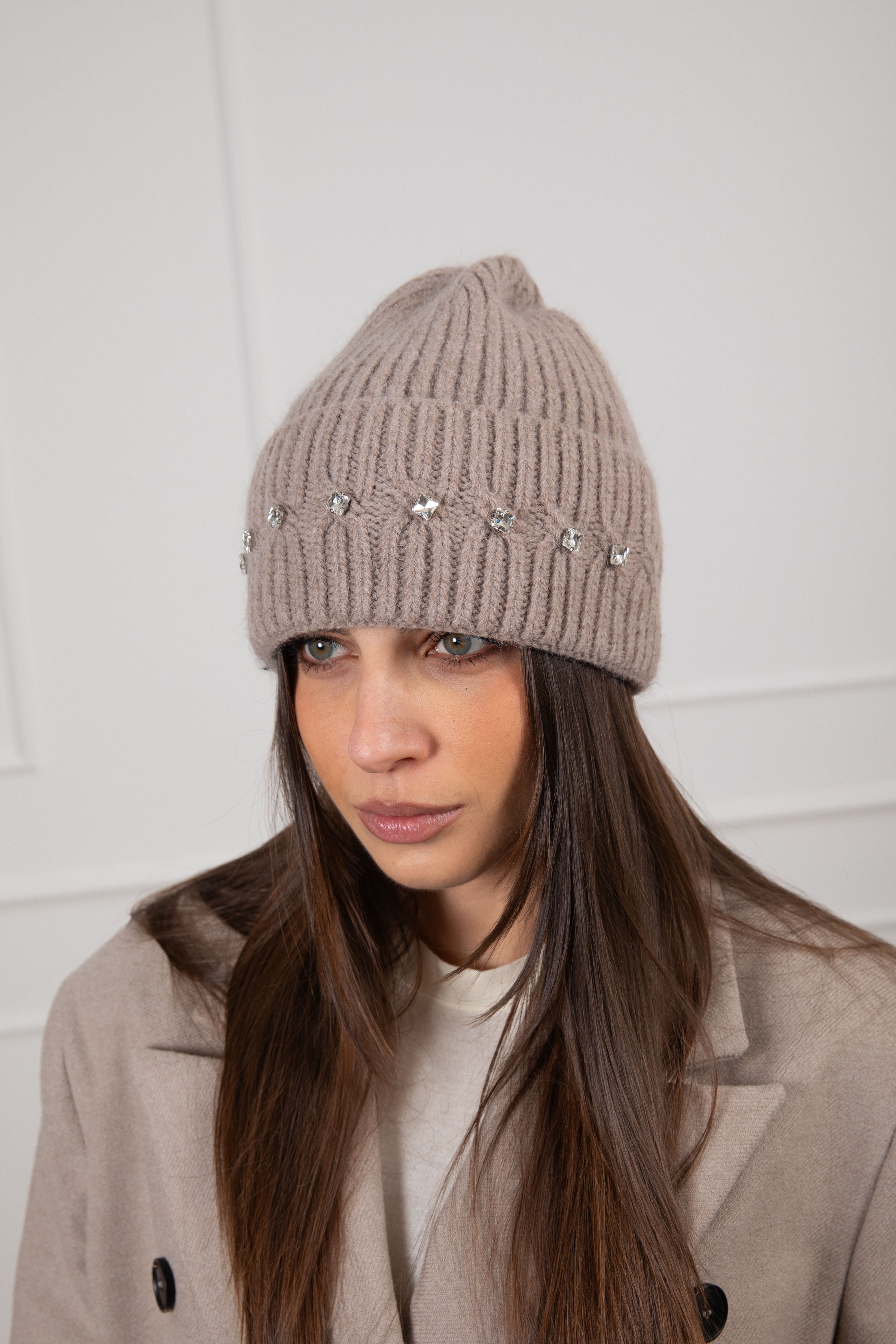 Cappello con applicazione gioiello Susy Mix