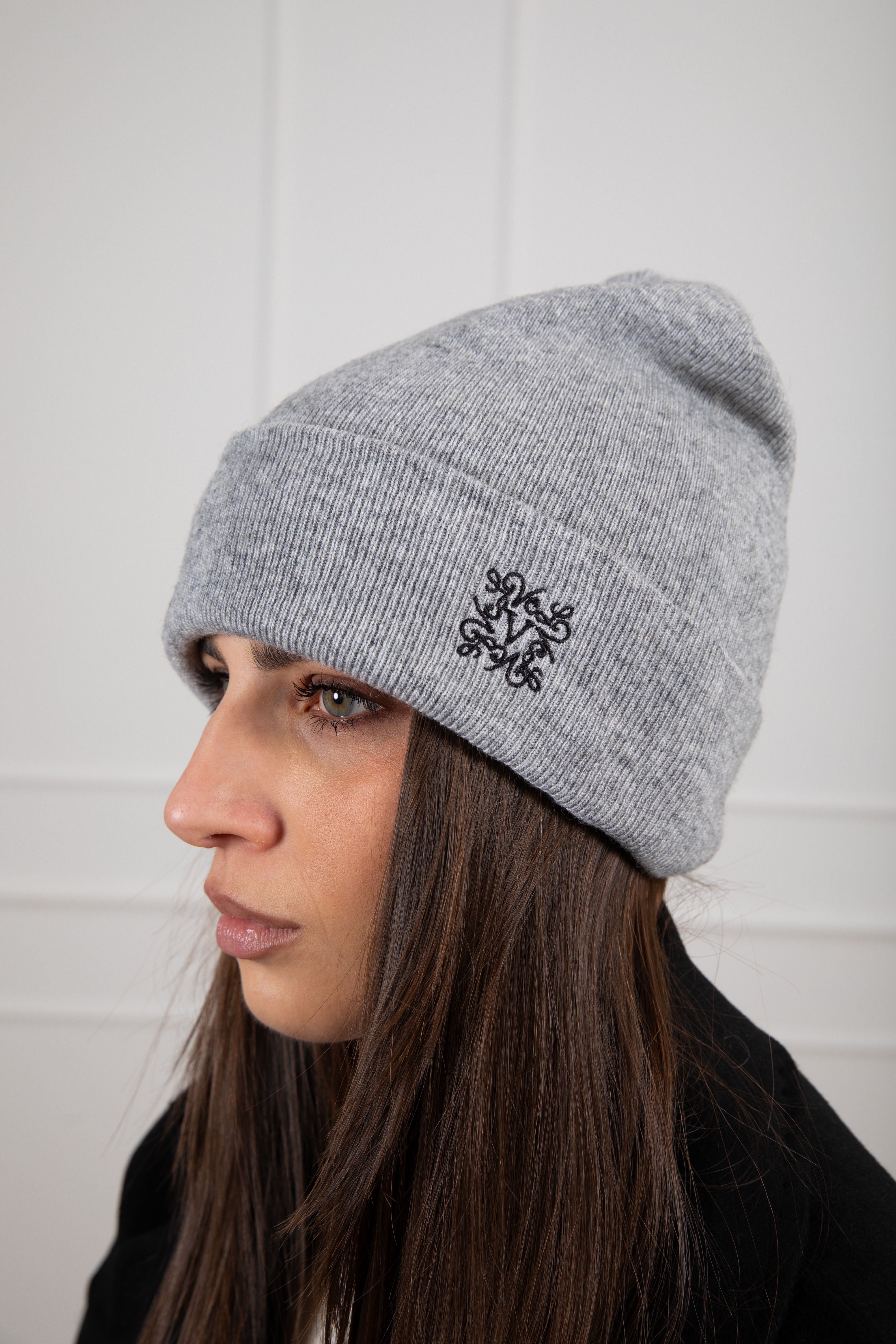 Cappello con mono-gram ricamato ViCOLO