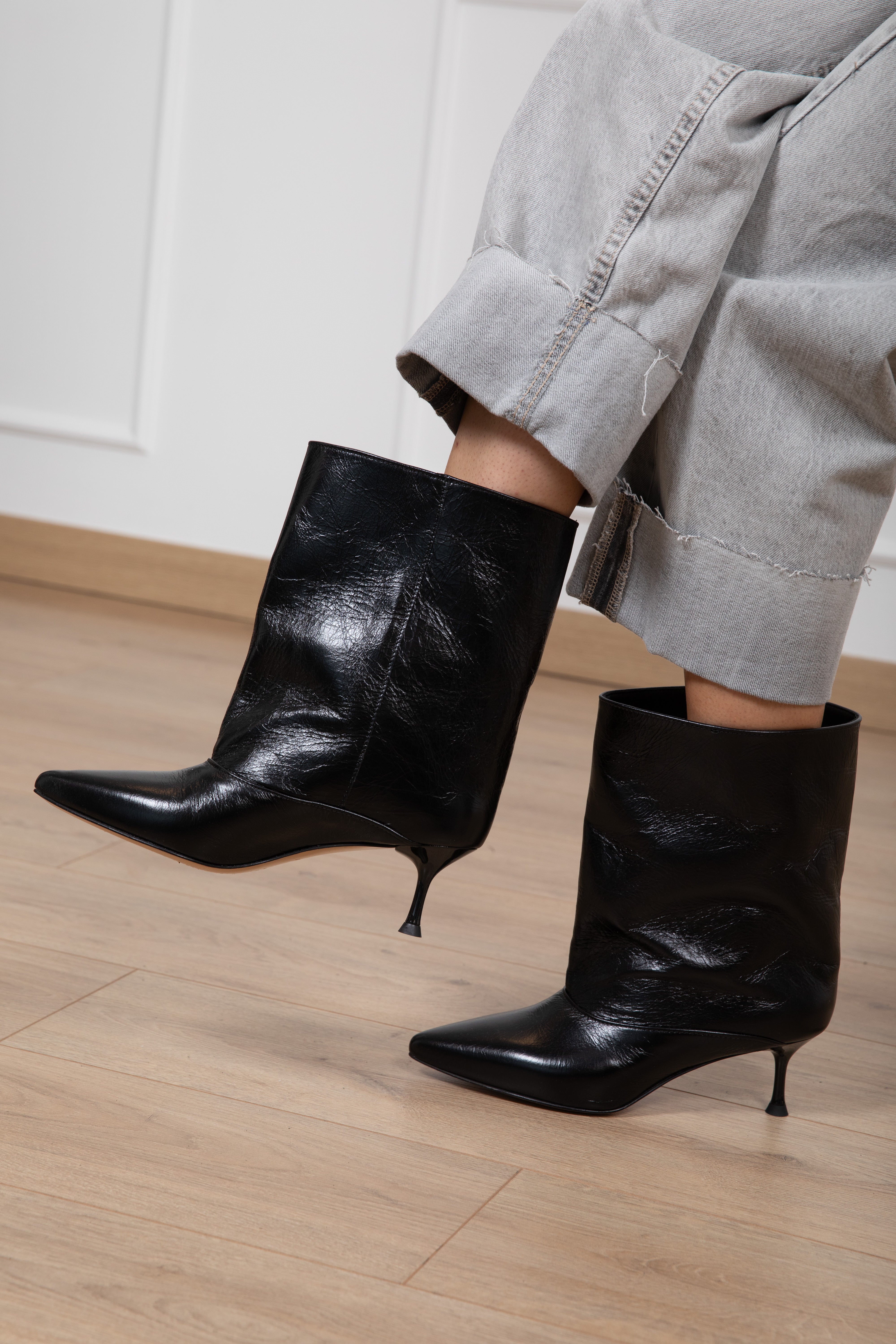 Stivale in pelle con gambale largo rigido Divine Follie