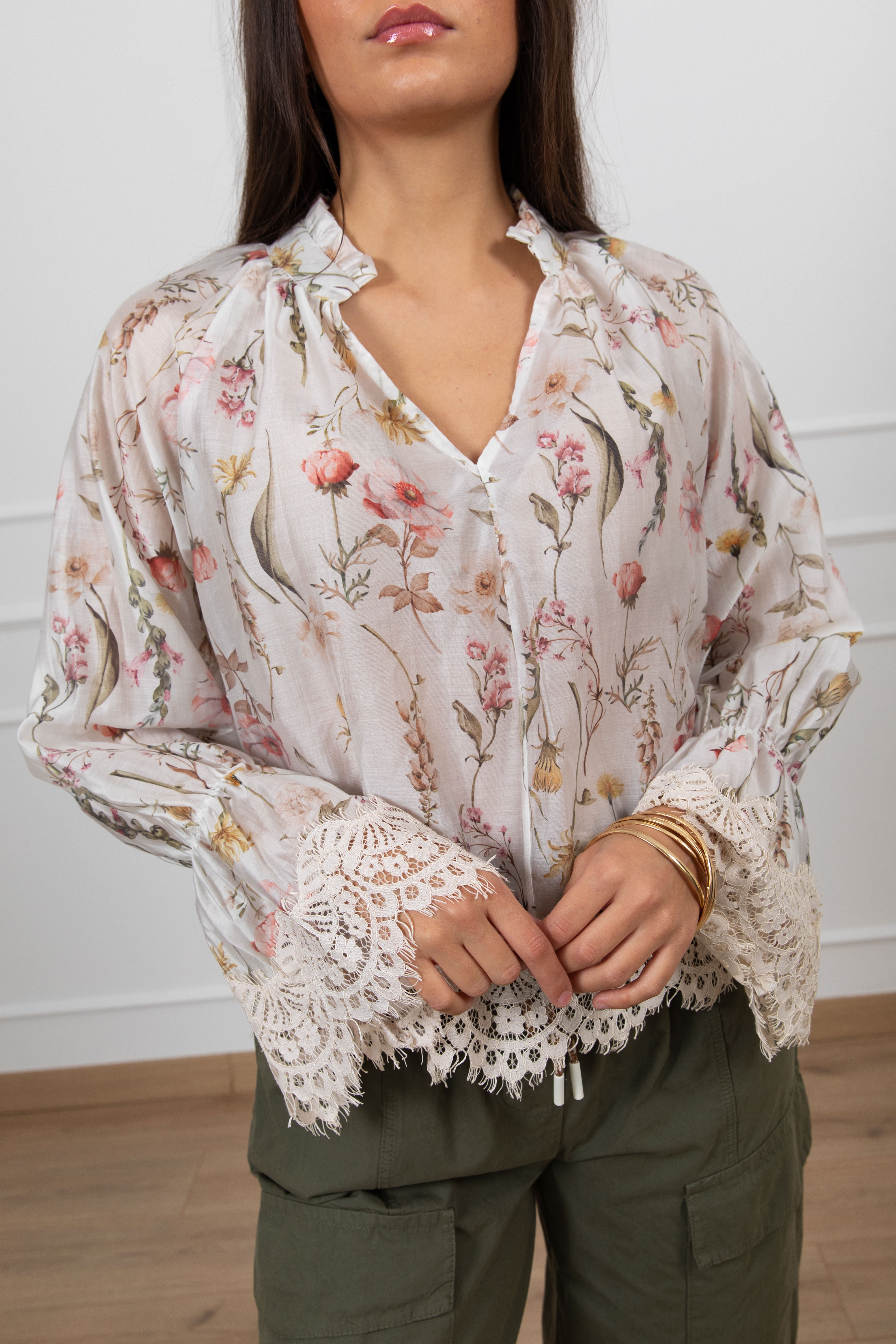 Blusa fantasia flowers con pizzo Susy Mix