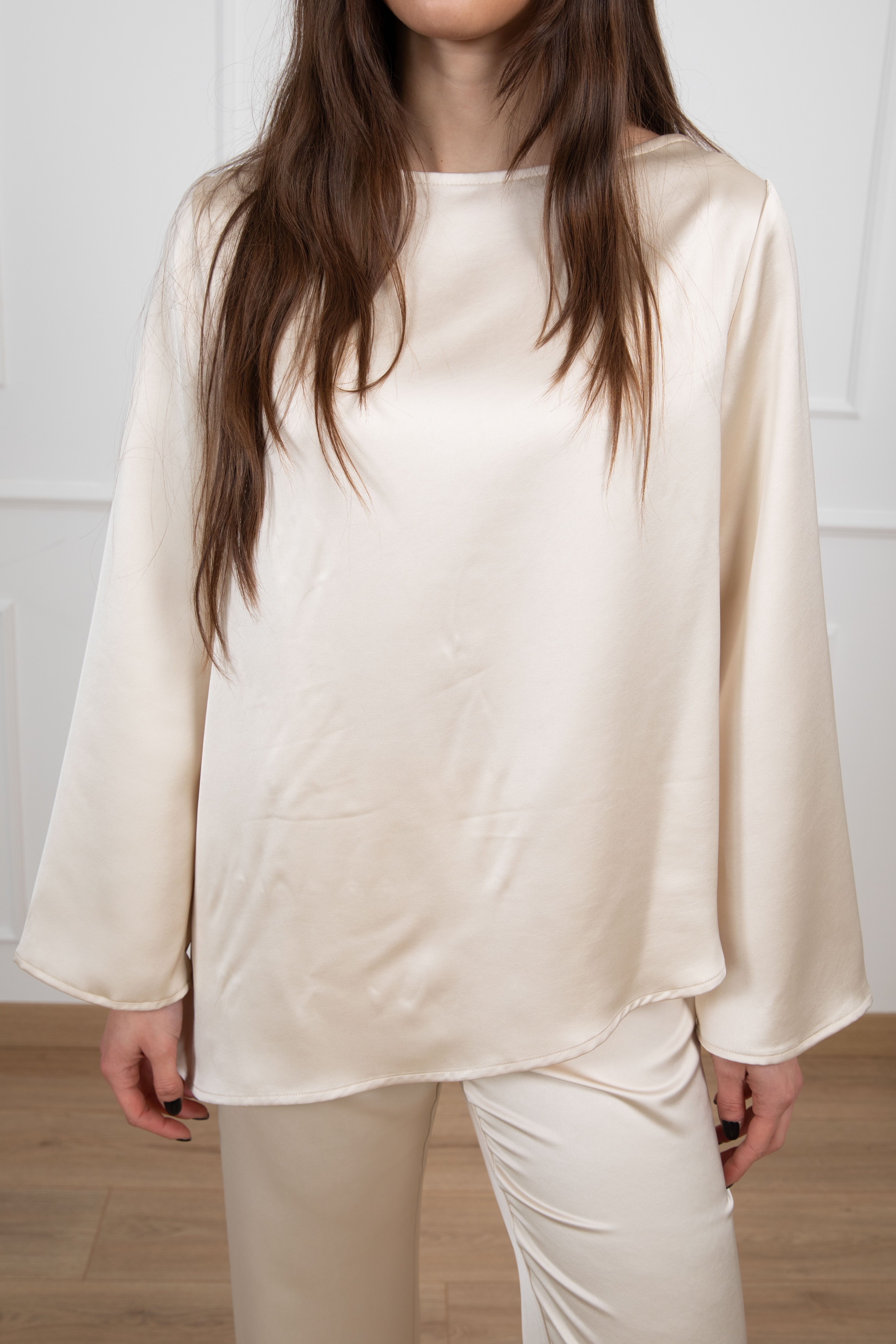 Blusa asimmetrica in raso Tensione IN