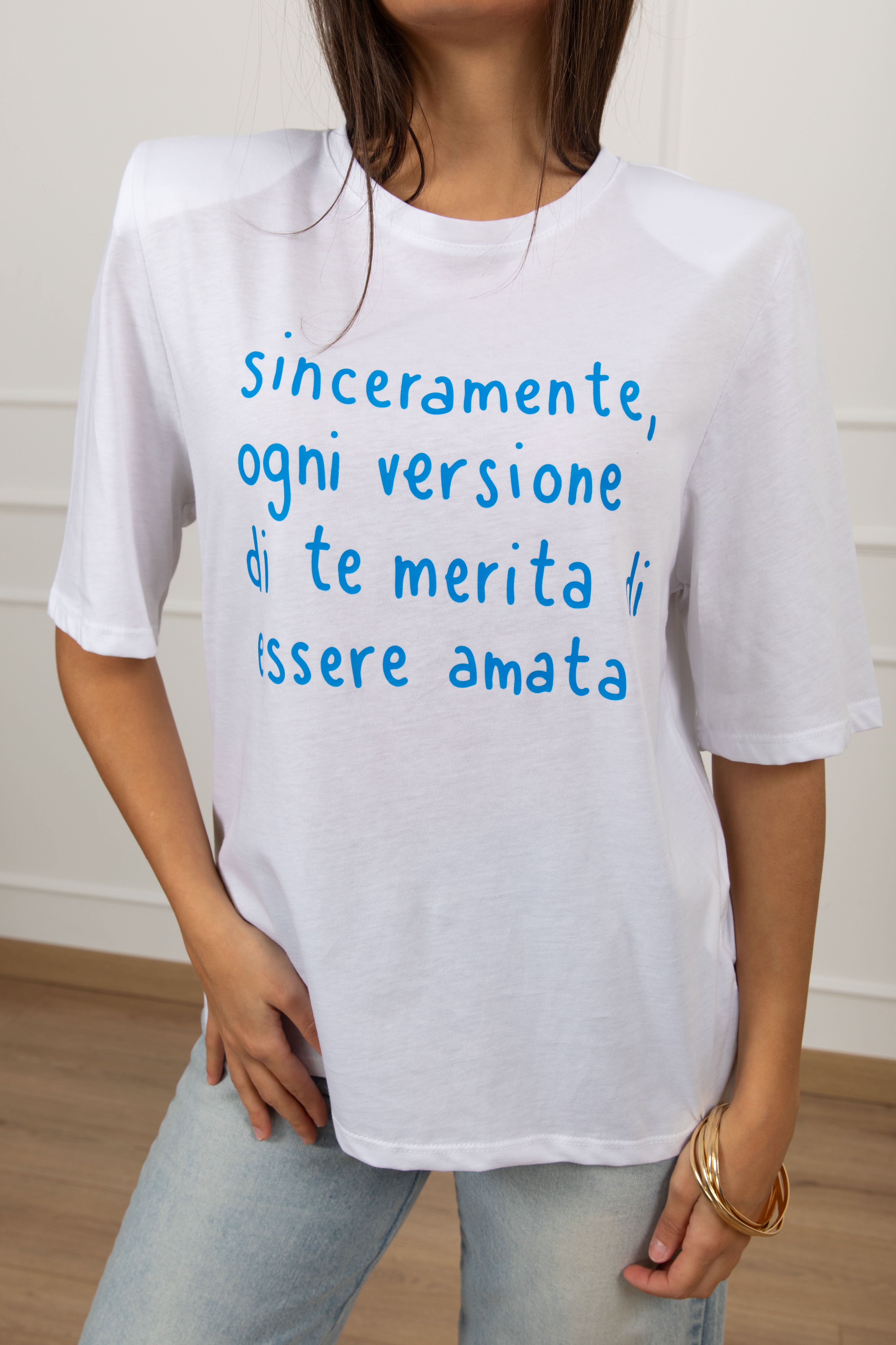 T-shirt "Sinceramente" con spallina imbottita Susy Mix