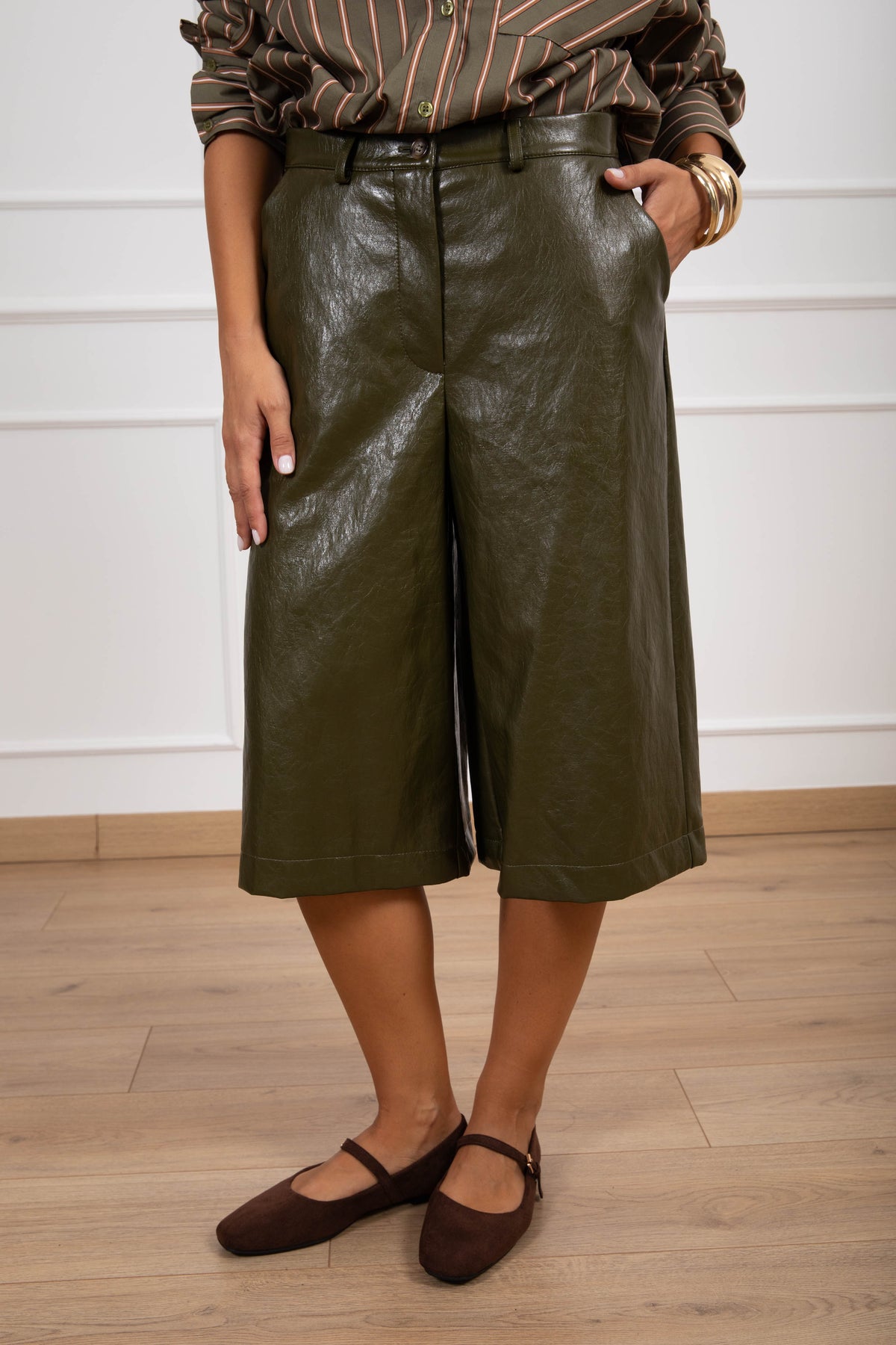 Bermudone in eco-pelle lucida variante militare Haveone