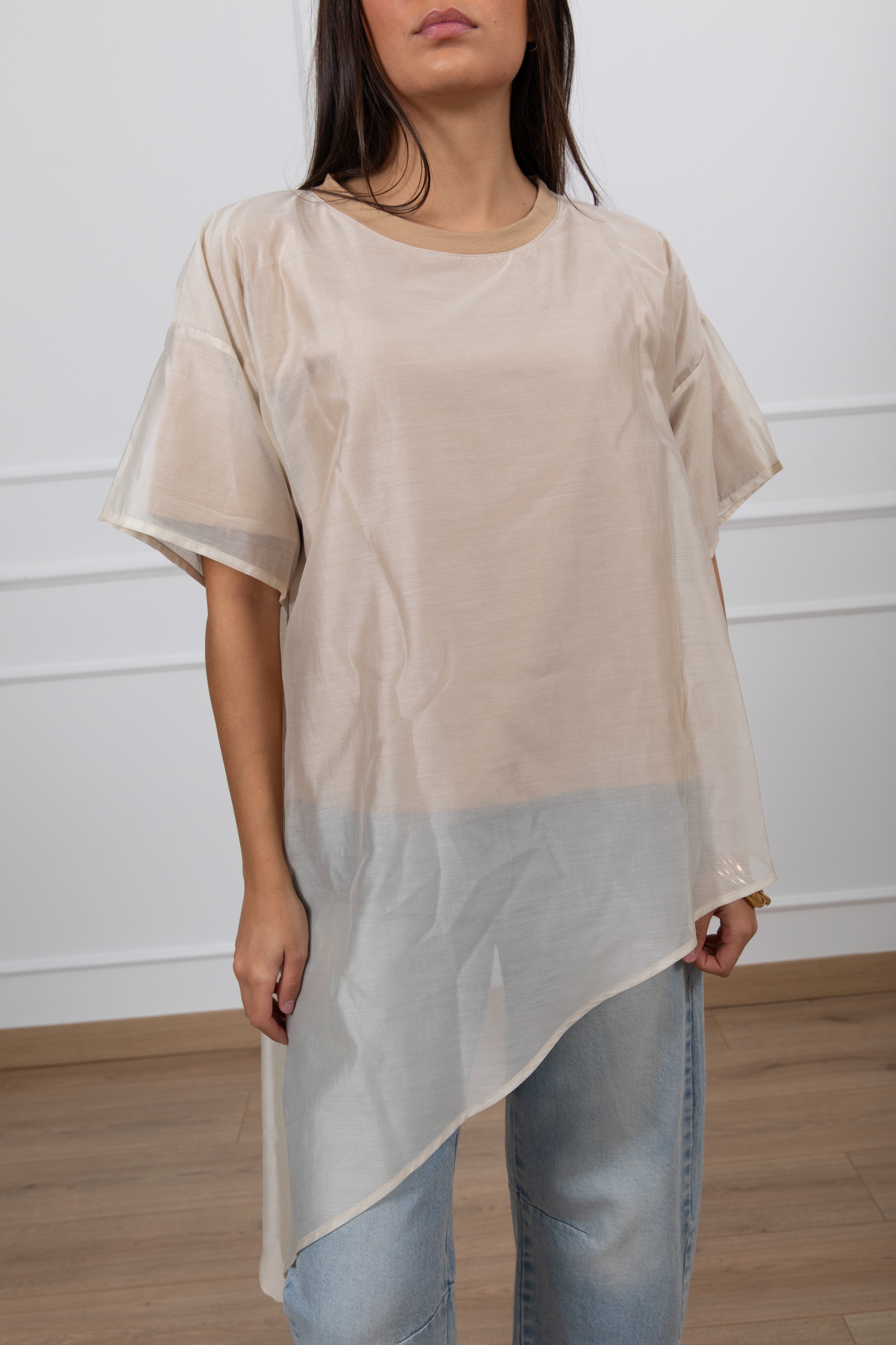 T-shirt in lyocell con fondo asimmetrico ViCOLO