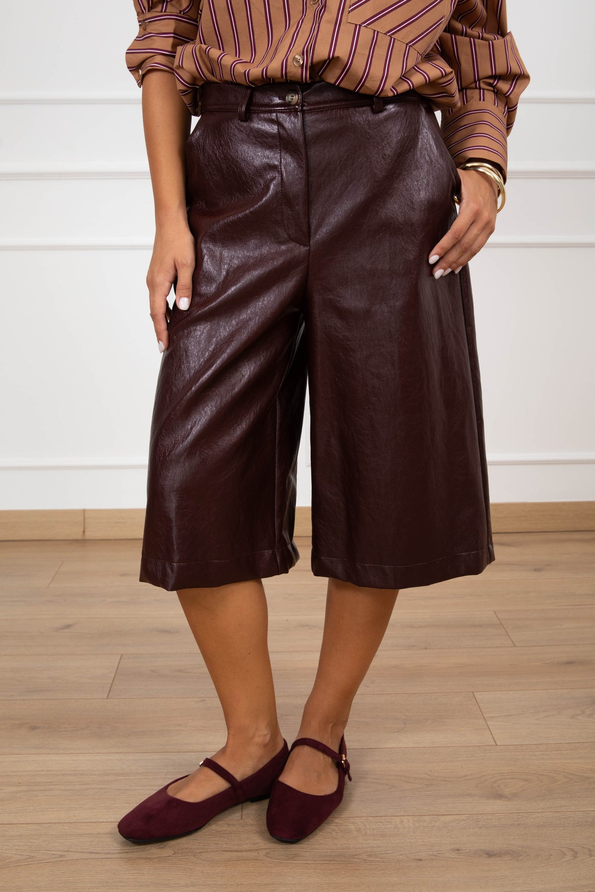 Bermudone in eco-pelle lucida variante bordeaux Haveone