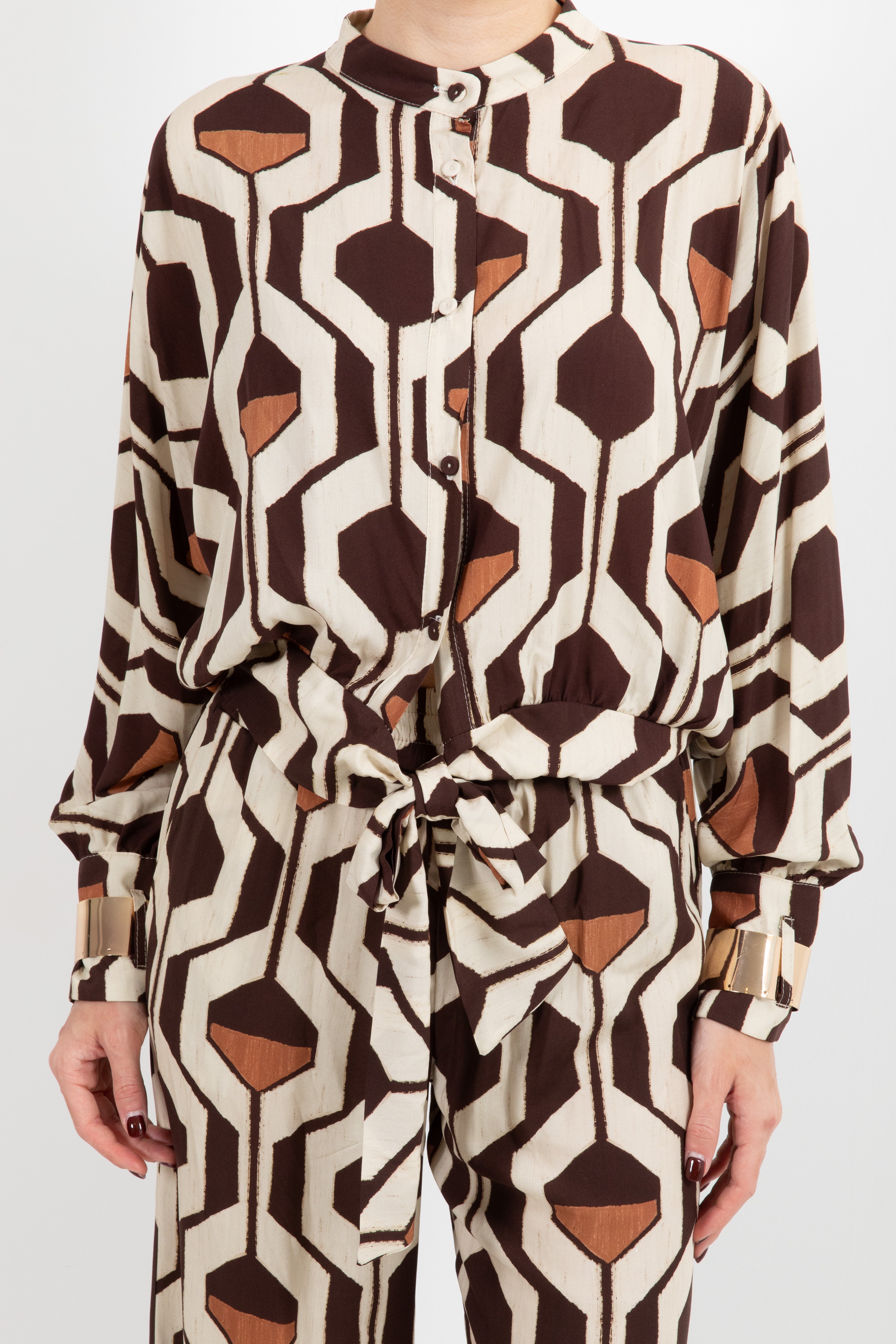 Camicia fantasia geometrica con bracciali oro Tensione IN