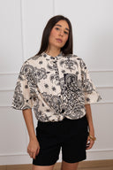 Camicia fantasia bandana con nodo Tensione IN