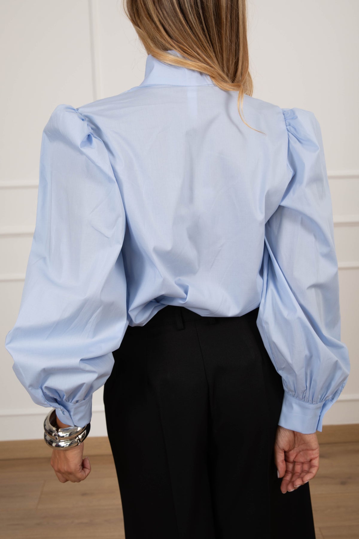 Camicia in popeline con colletto e arricciatura variante celeste Tensione IN