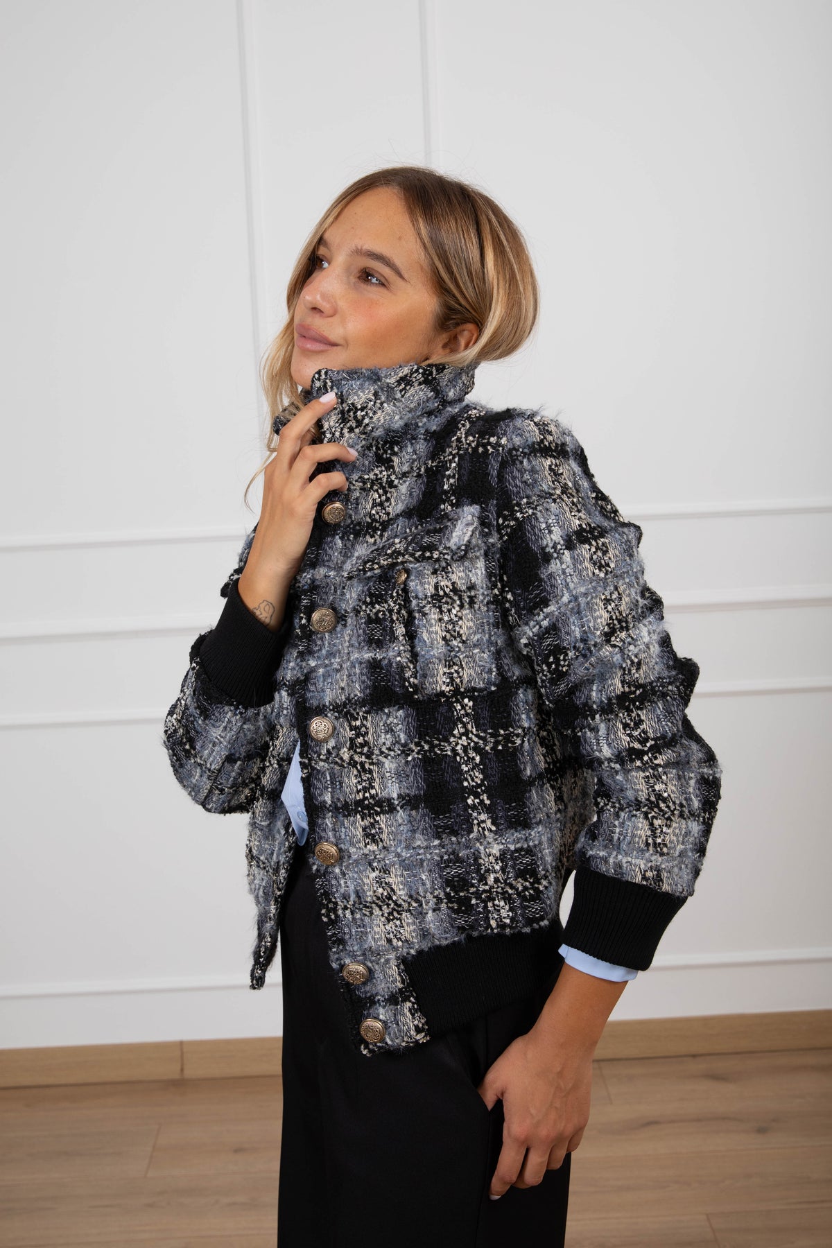 Giacchino in tweed con tasche e bottoni oro Tensione IN