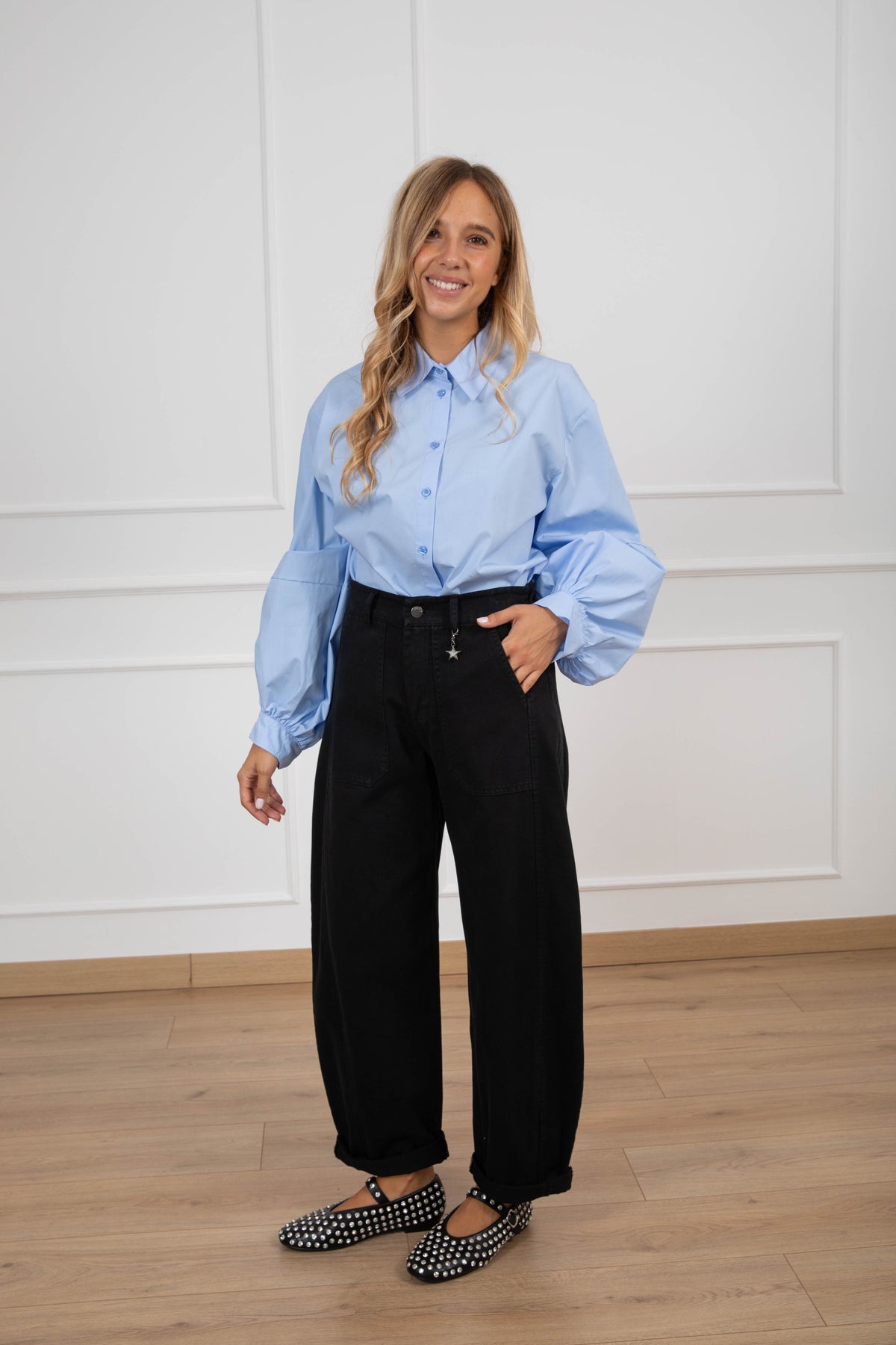 Jeans color egg-fit con elastico sul retro variante nero Susy Mix