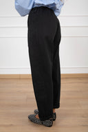 Jeans color egg-fit con elastico sul retro variante nero Susy Mix