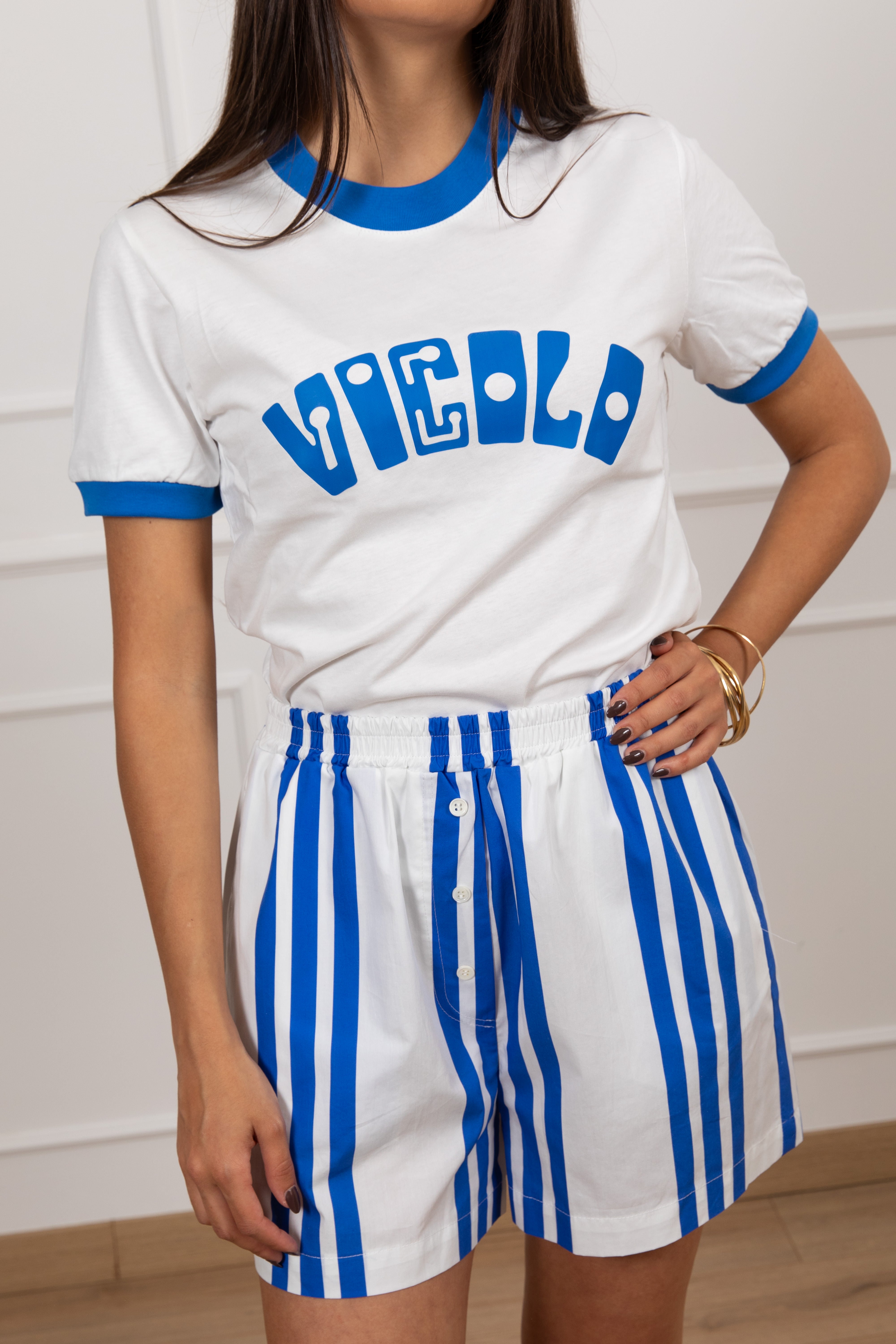 T-shirt logo vintage con profili a contrasto ViCOLO