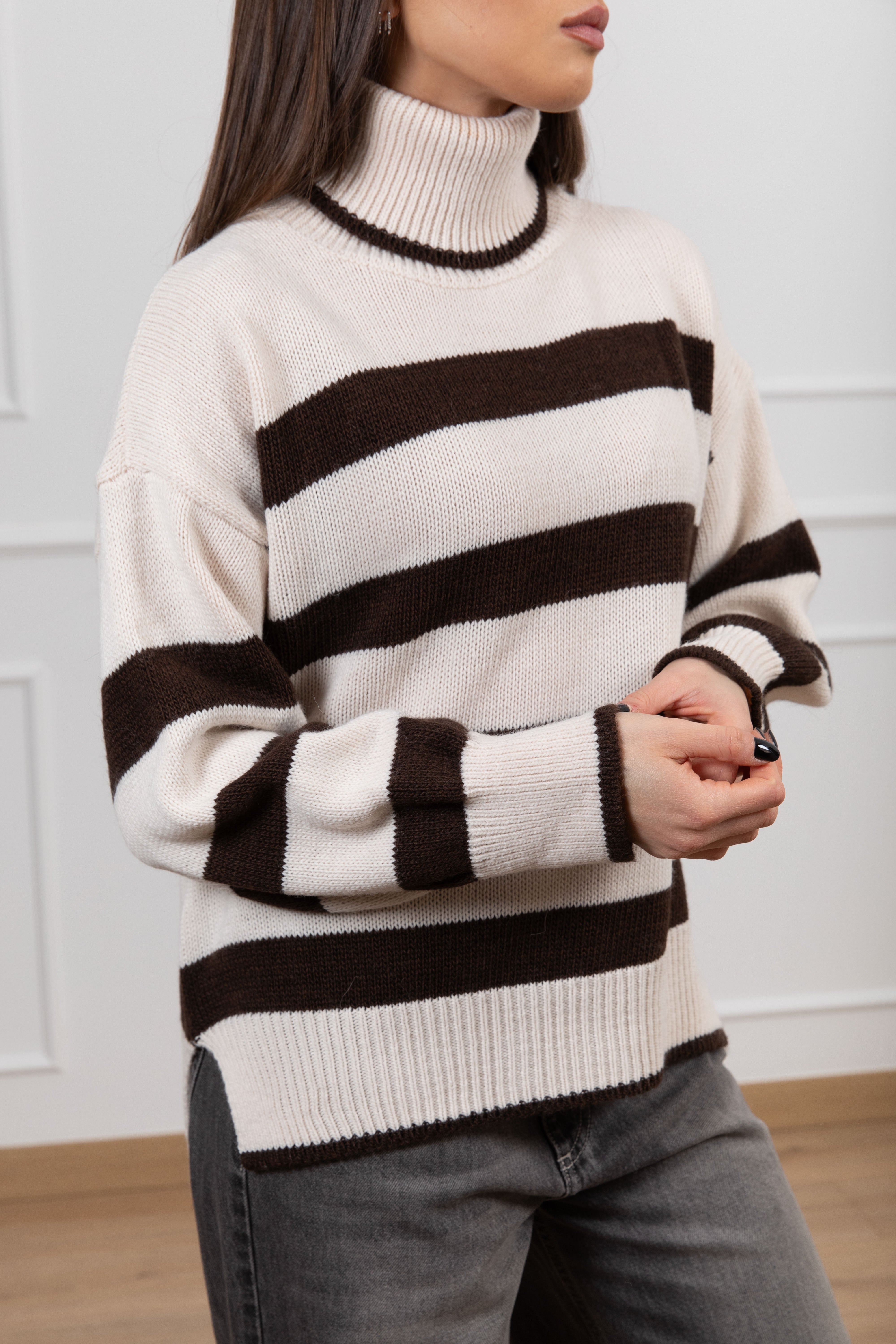 Pull collo alto a righe con spacchi laterali Susy Mix