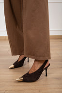 Sling back alta con punta metallo in camoscio variante moro Divine Follie