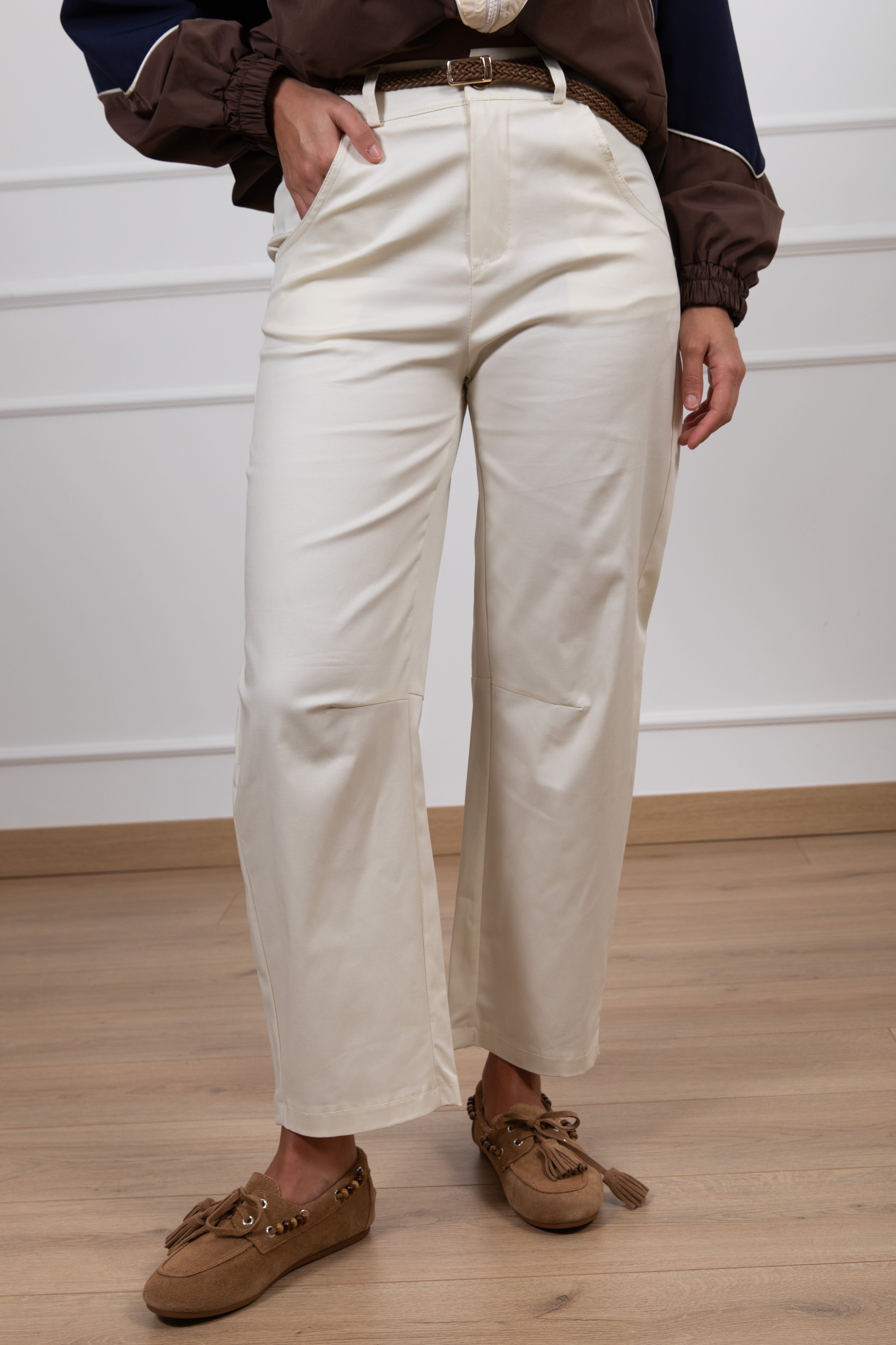 Pantalone barrel-fit con cintura in raffia ViCOLO