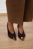 Sling back alta con punta metallo in camoscio variante moro Divine Follie
