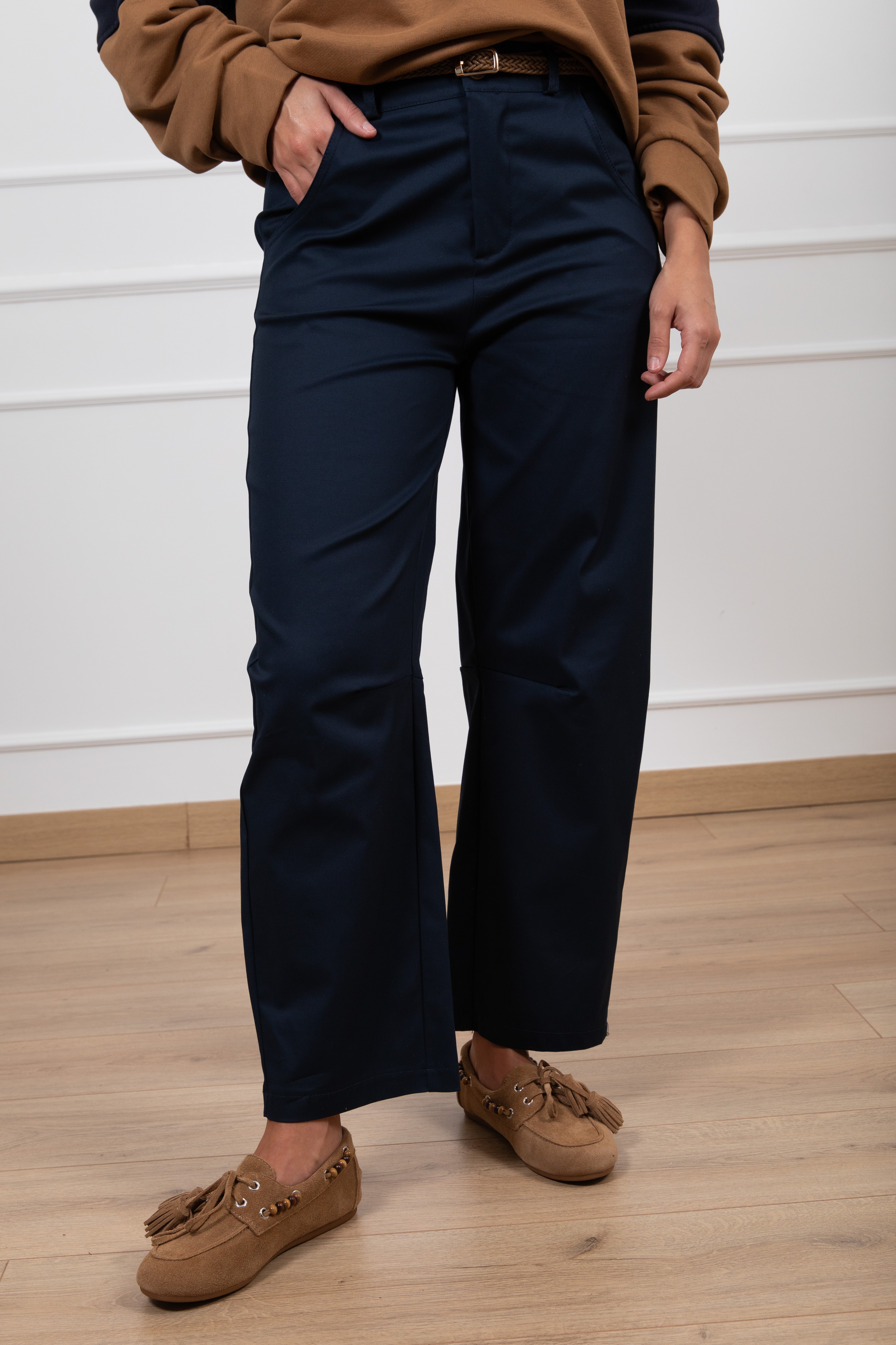 Pantalone barrel-fit con cintura in raffia ViCOLO