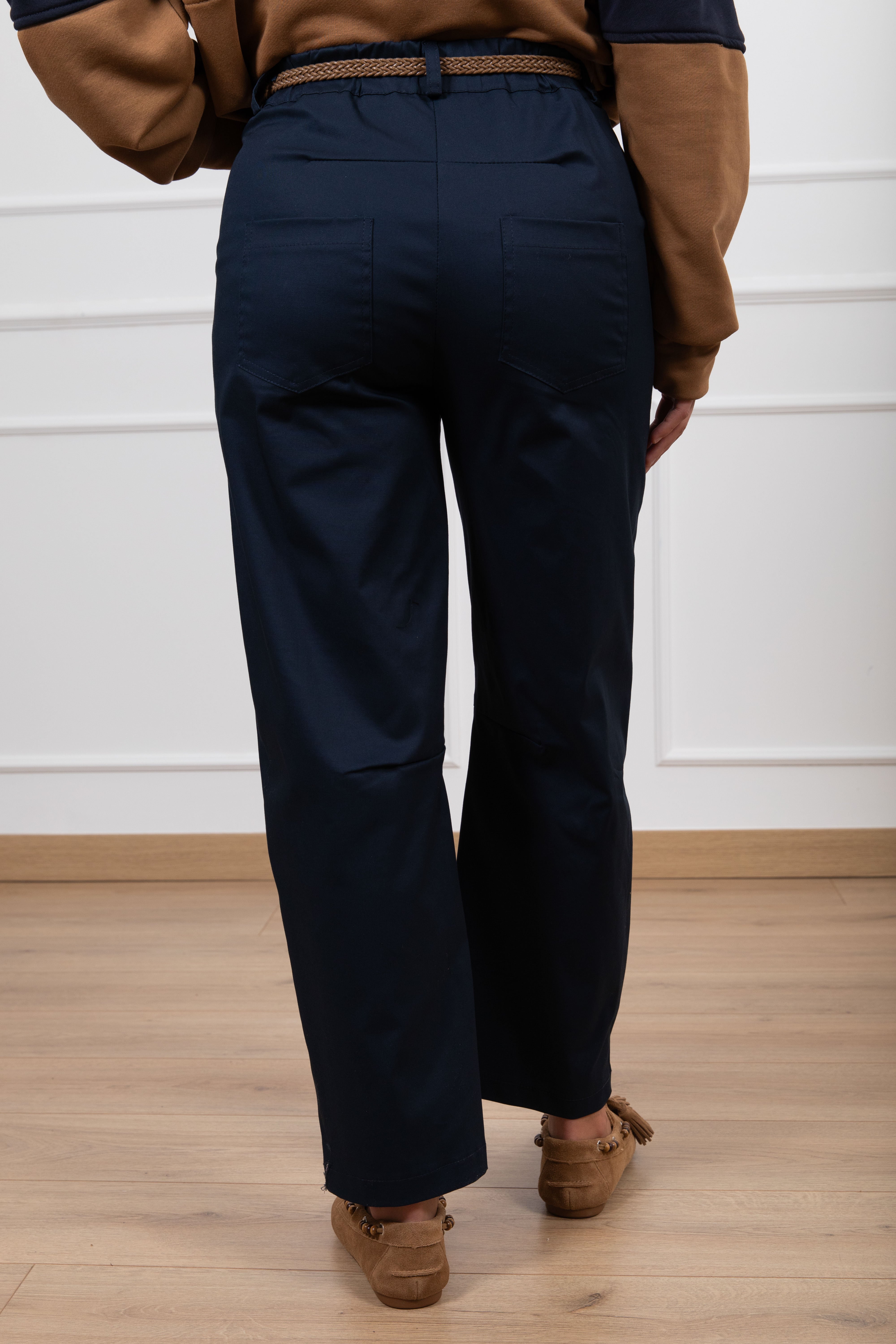 Pantalone barrel-fit con cintura in raffia ViCOLO