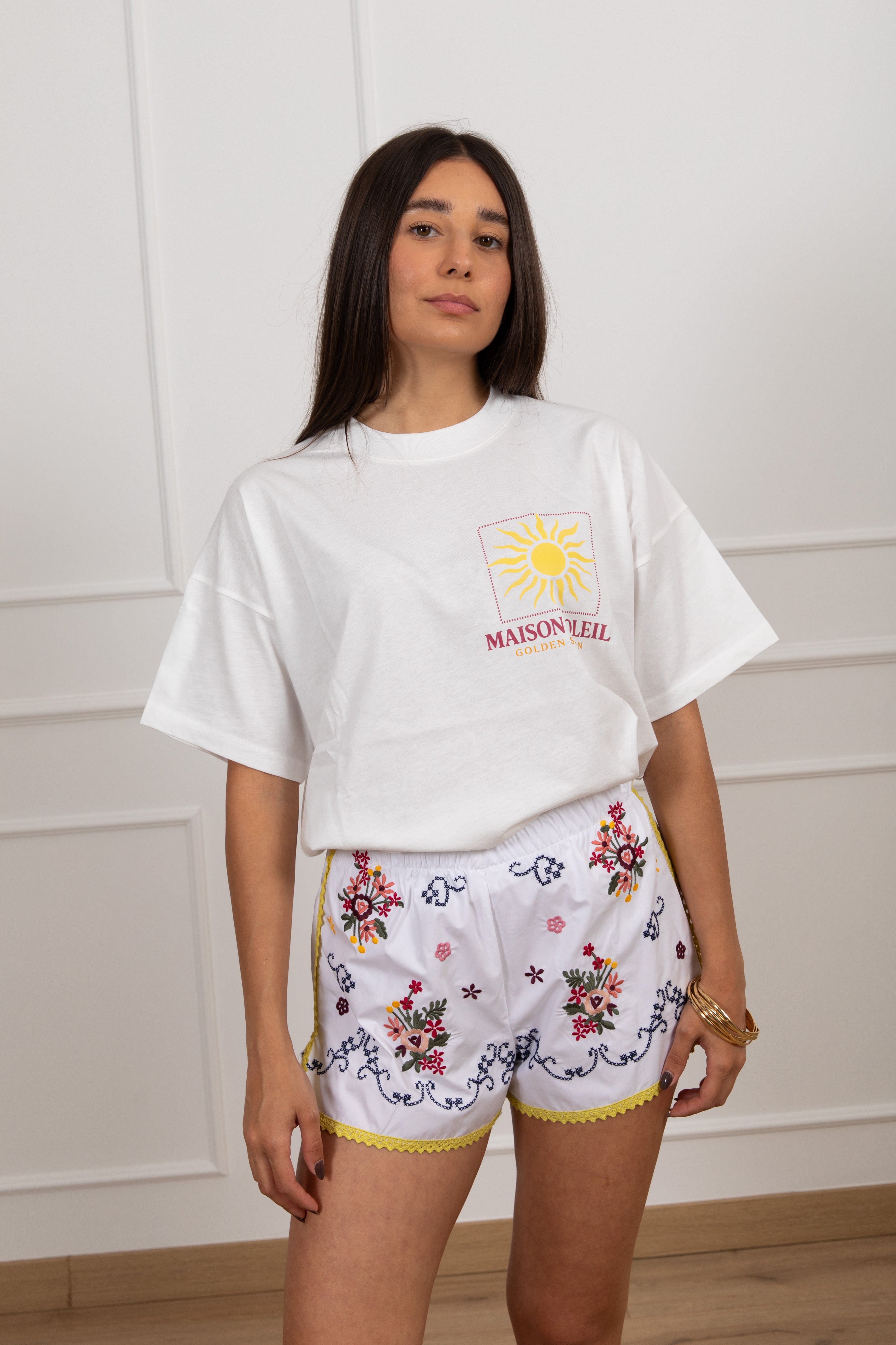 Shorts con fiori ricamati ViCOLO