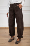 Jeans color egg-fit con elastico sul retro variante moro Susy Mix