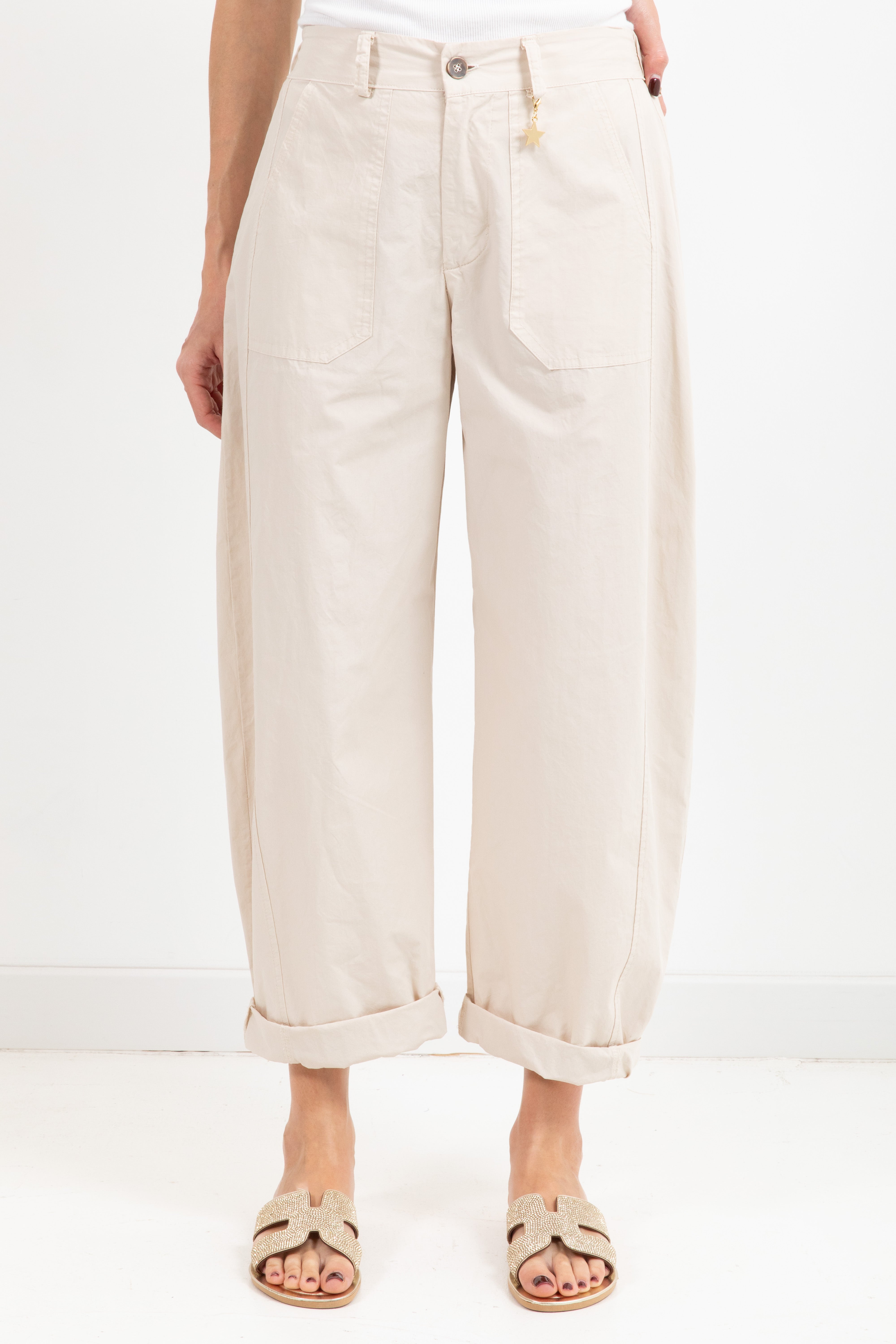 Pantalone carrot-fit in cotone leggero con charms stella Susy Mix