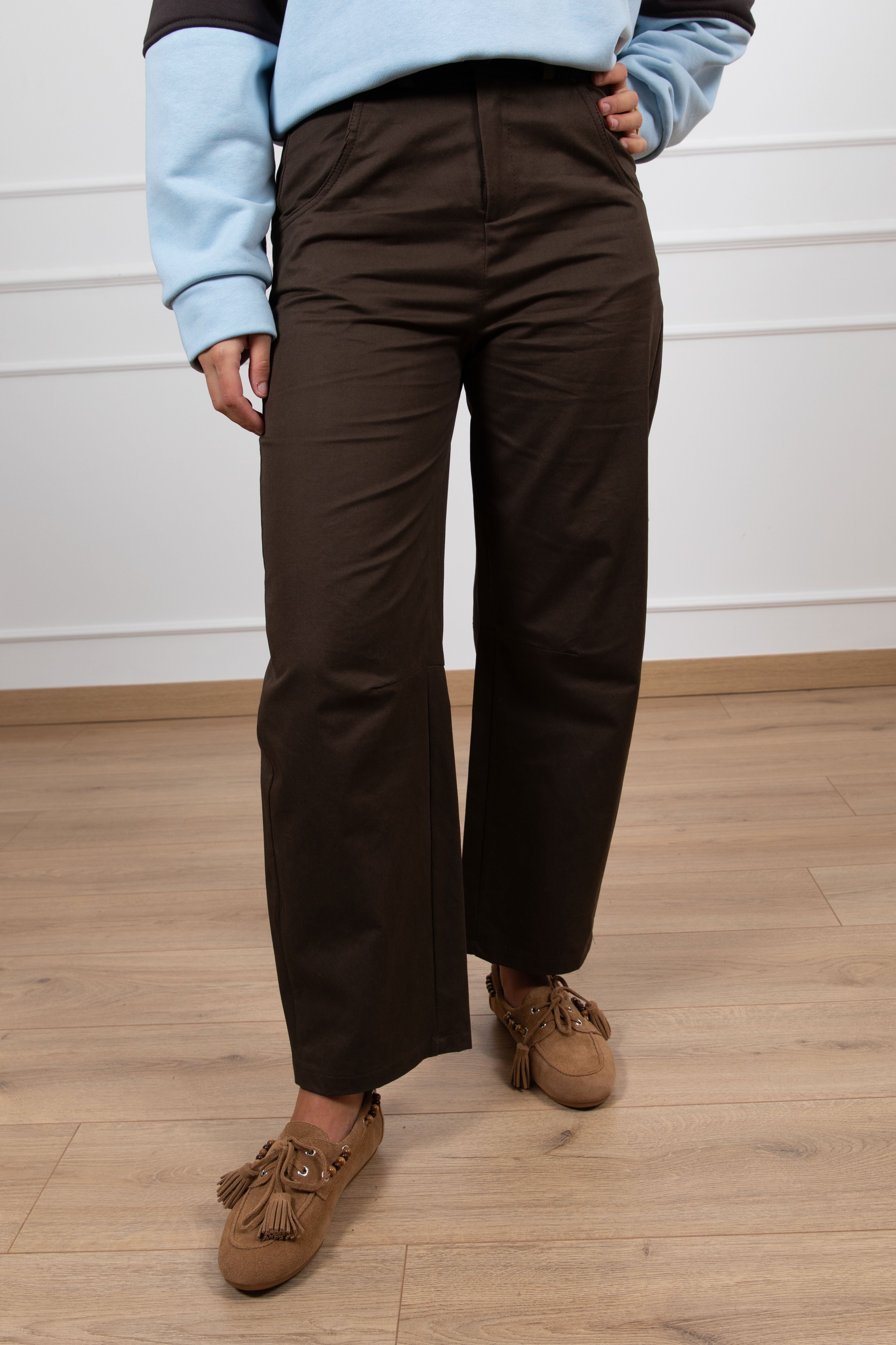 Pantalone barrel-fit con cintura in raffia ViCOLO