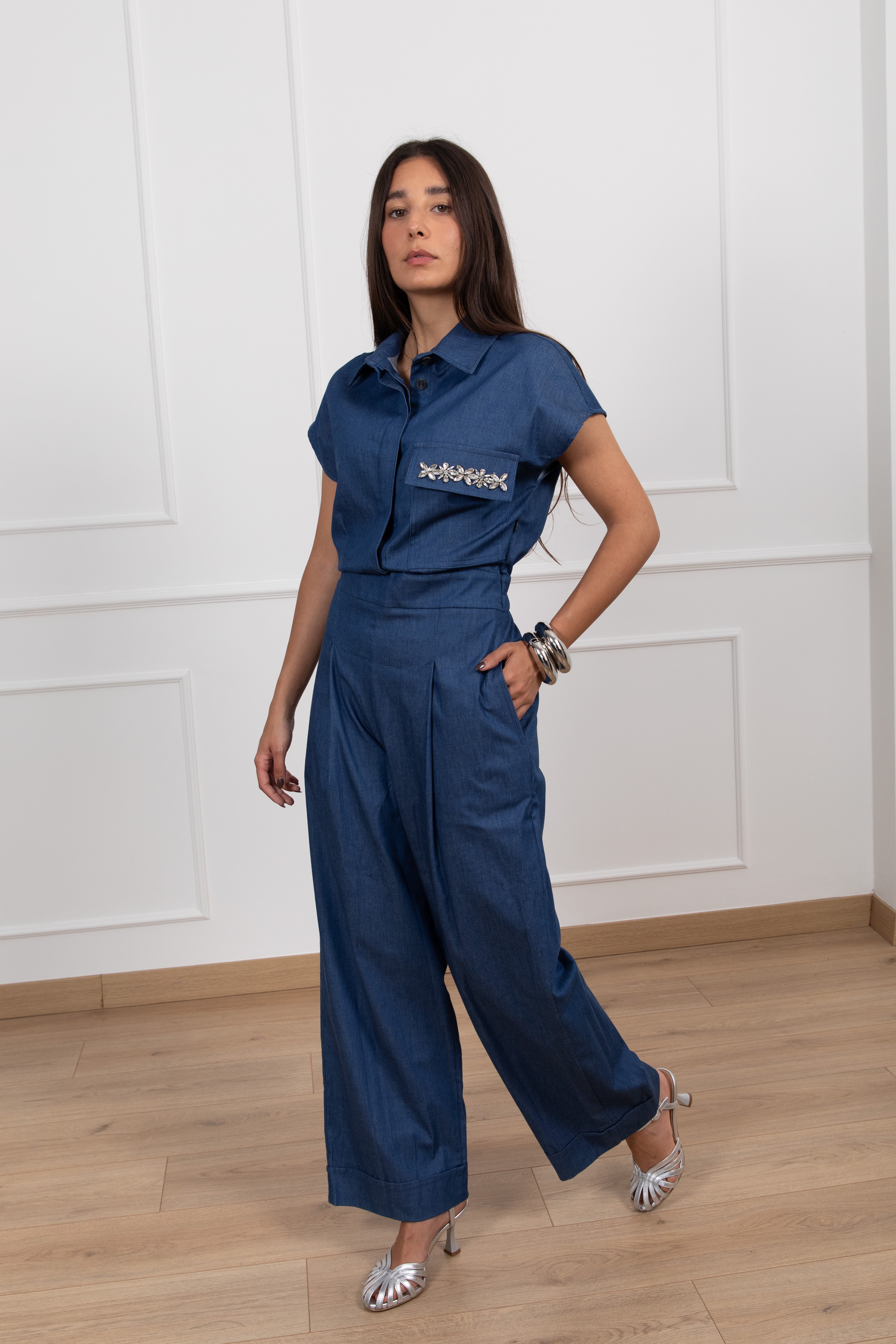 Jumpsuit in chambrix con pinces e applicazione gioiello Tensione IN