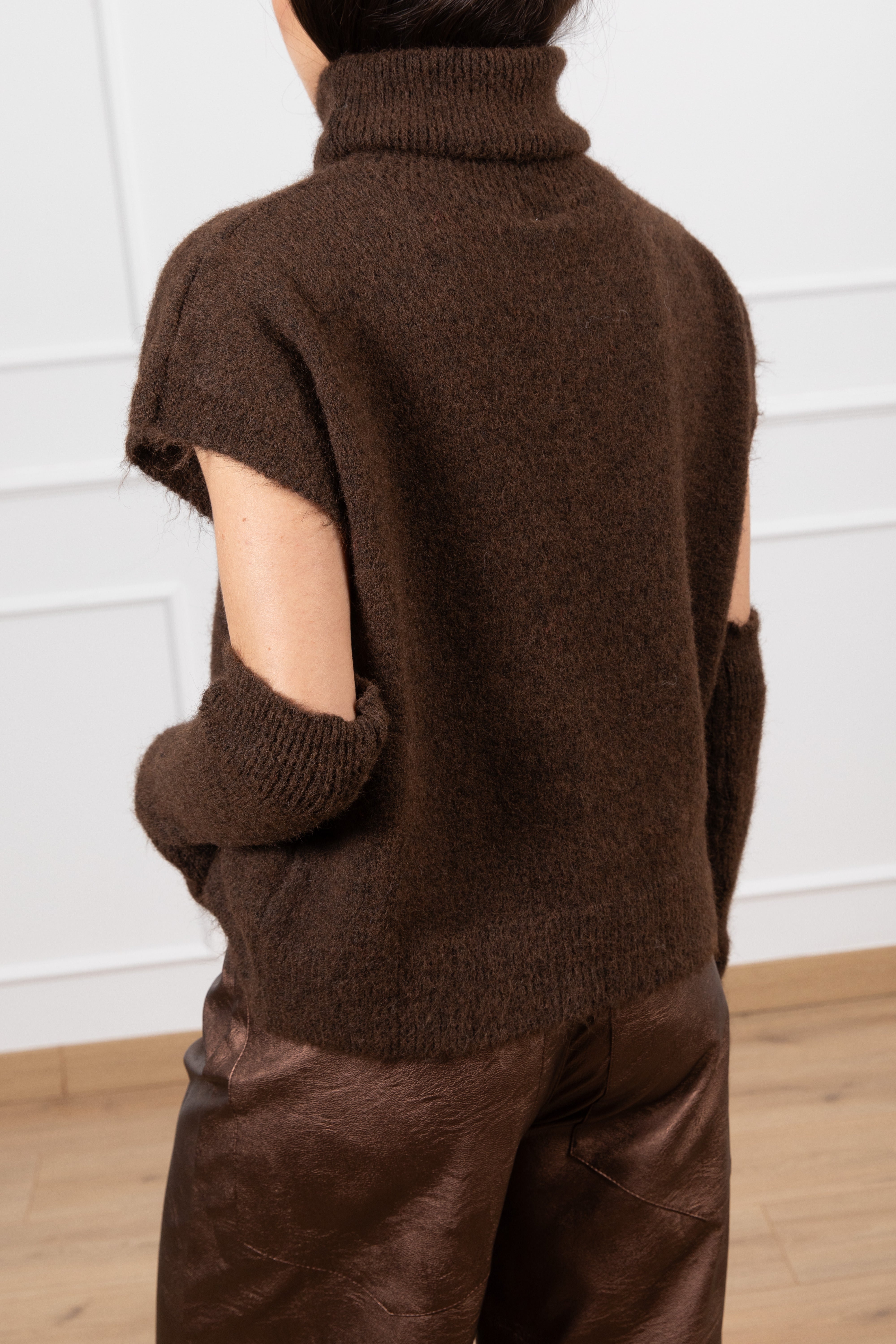 Pull collo alto con manicotti Tensione IN