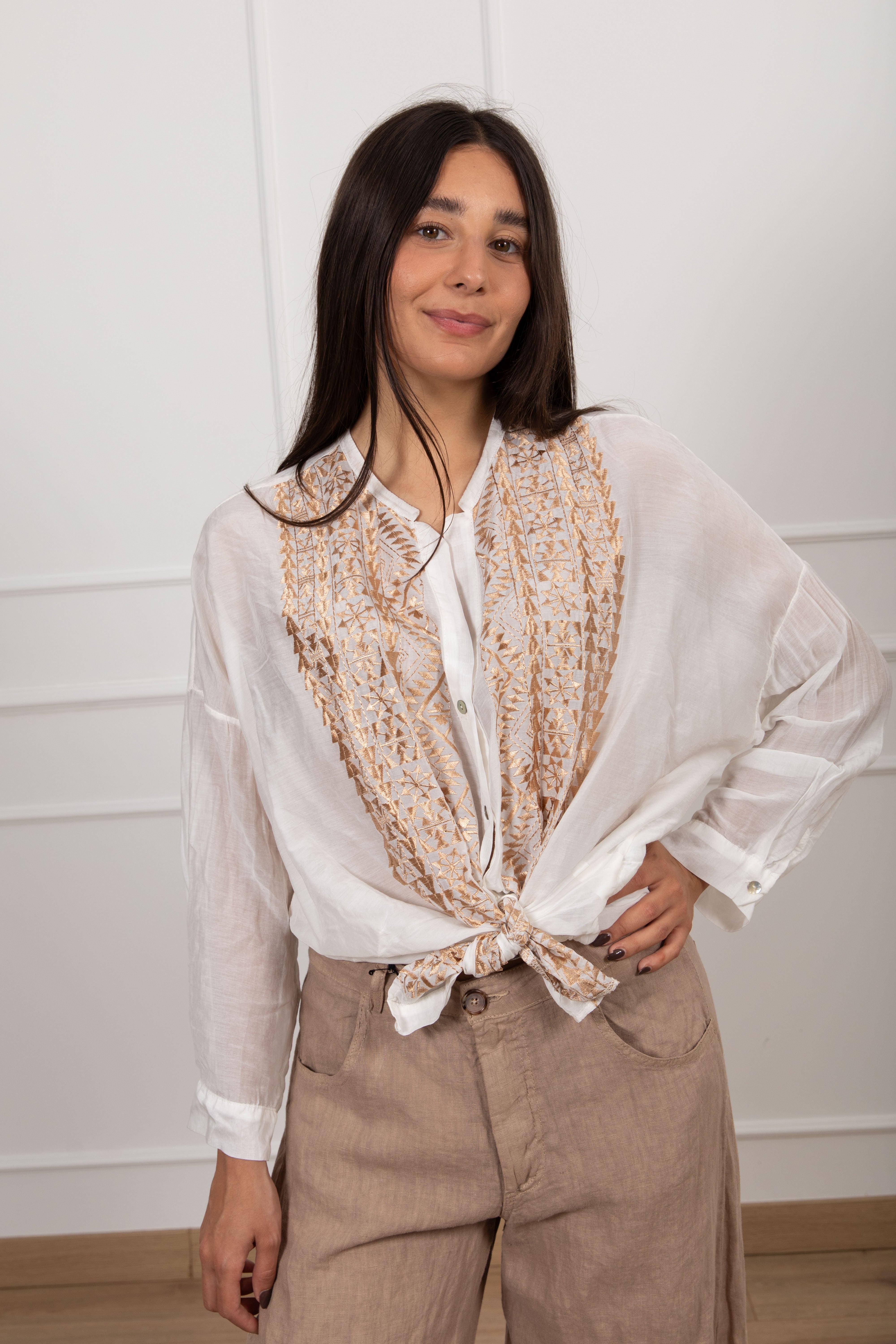 Camicia in mussola con ricamo Tensione IN