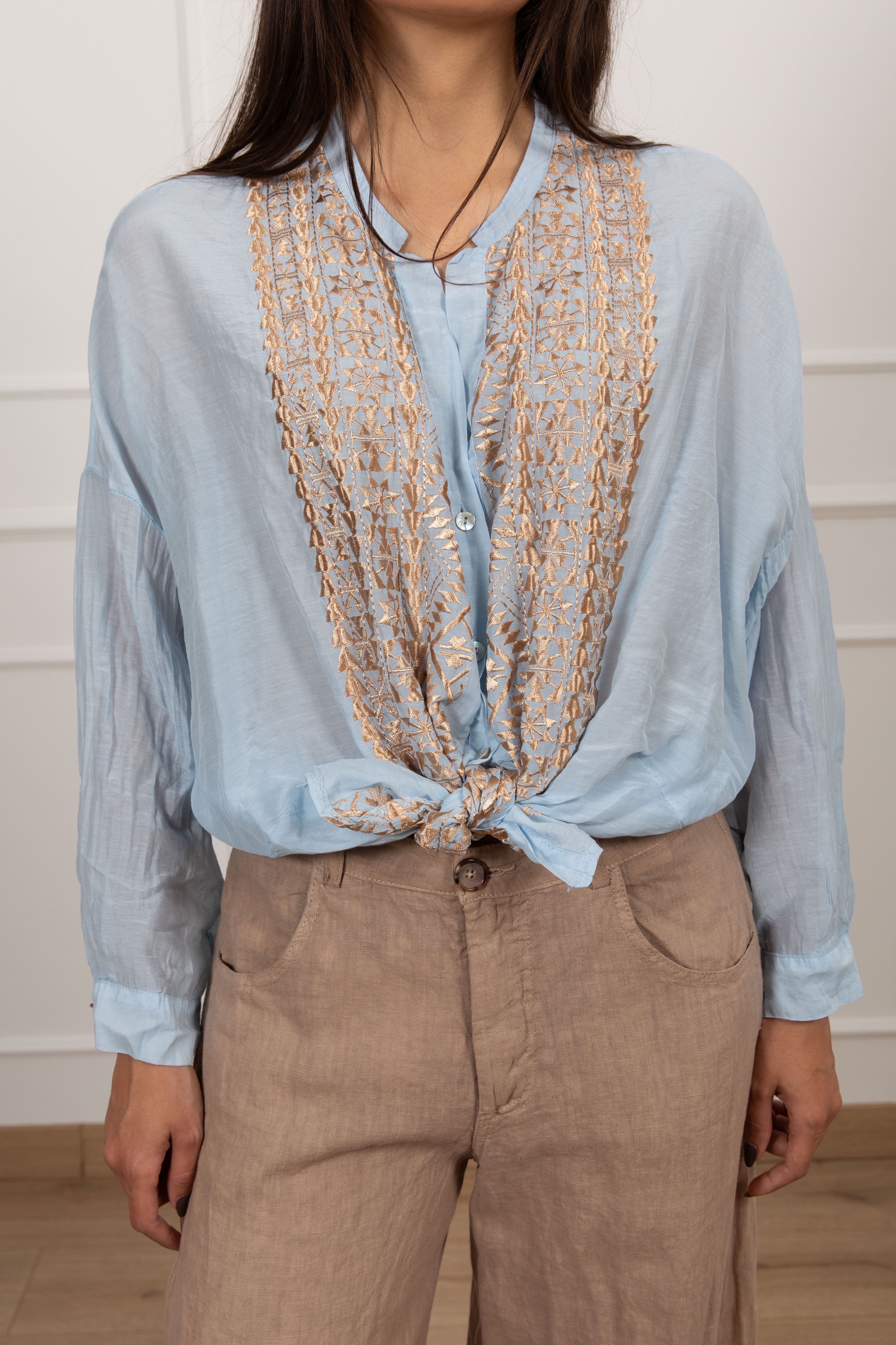 Camicia in mussola con ricamo Tensione IN