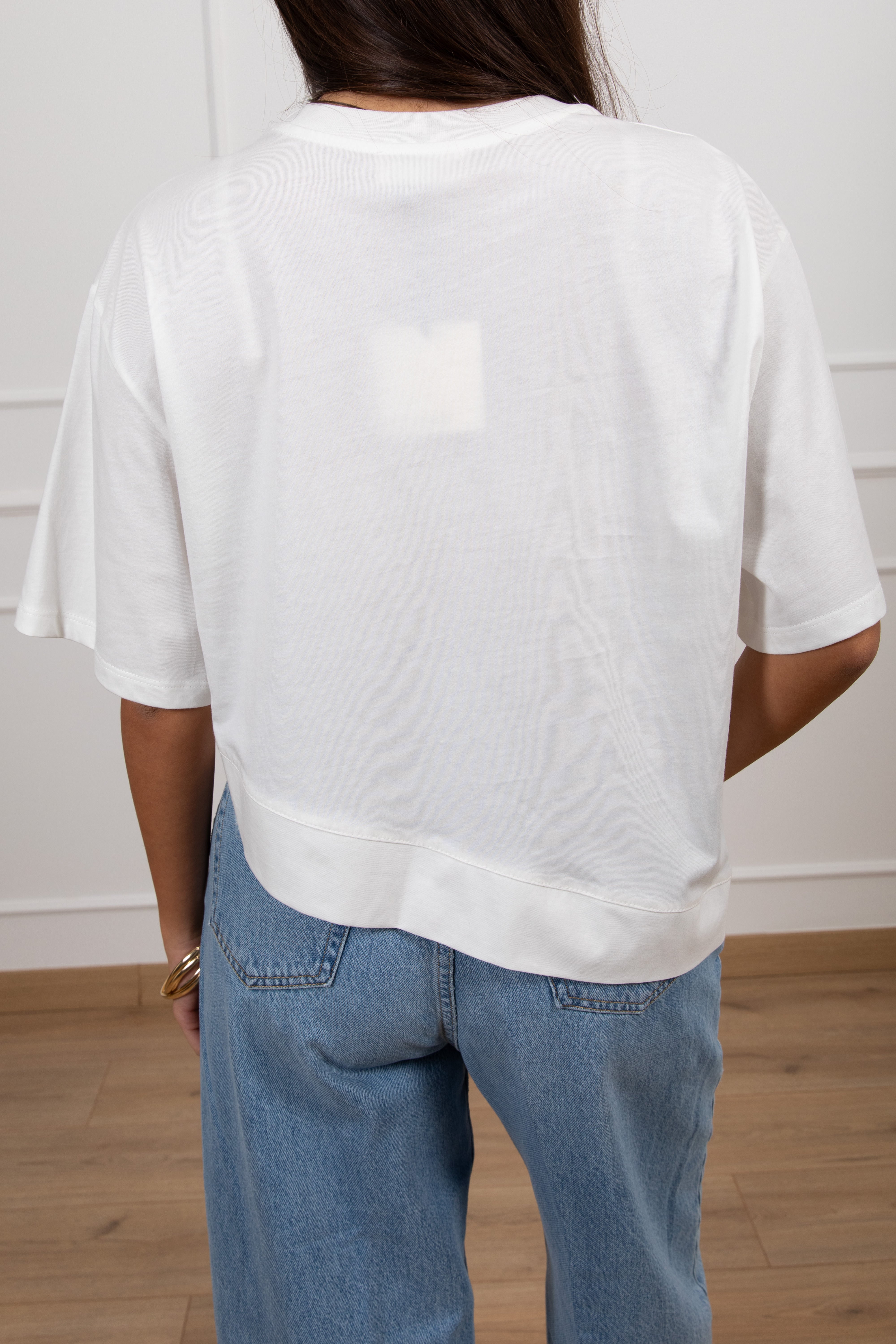 T-shirt cropped con fondo asimmetrico ViCOLO