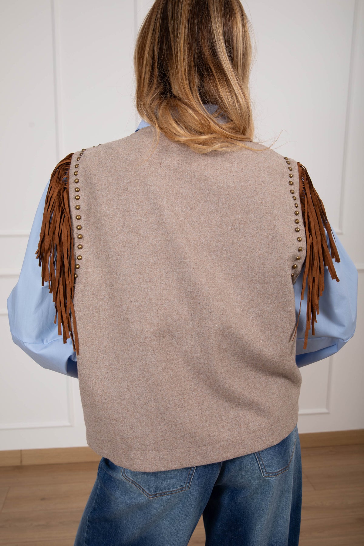Gilet misto lana con borchie e frange variante beige ViCOLO
