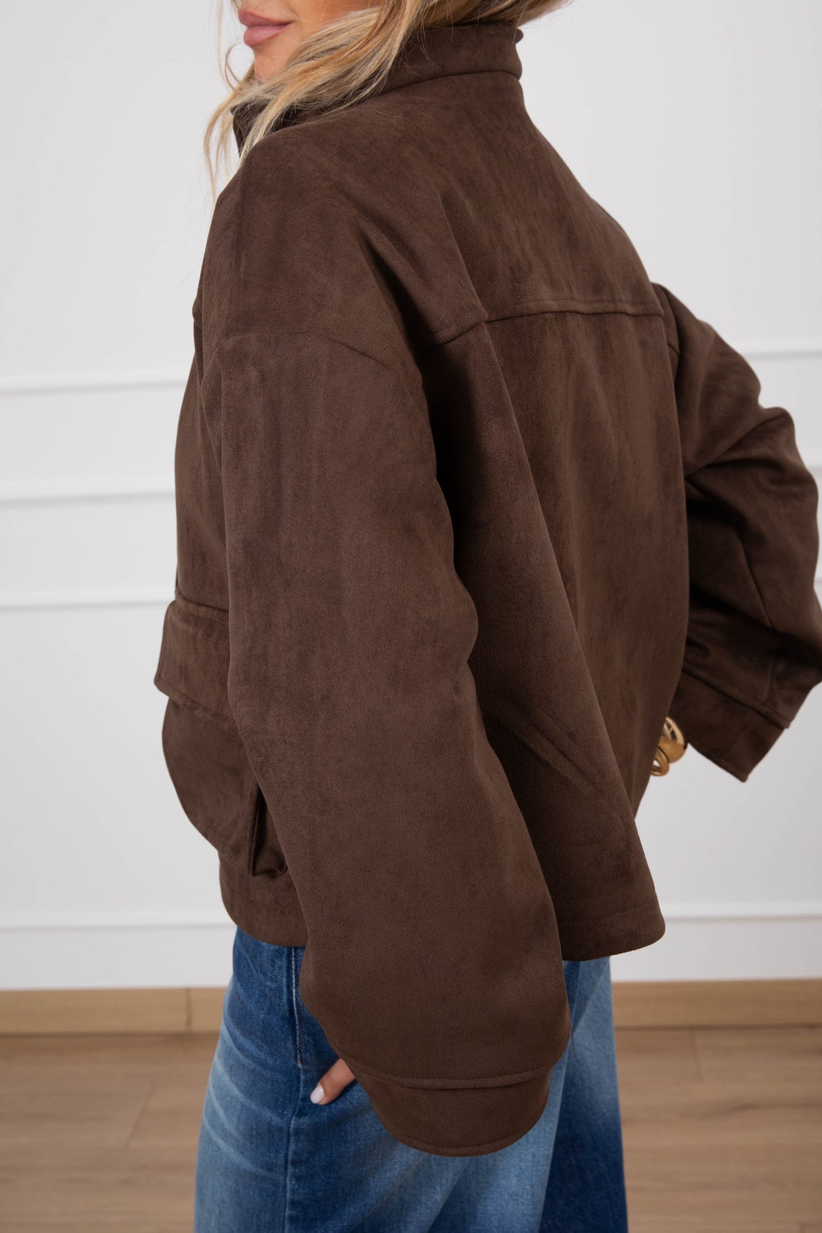 Giacca in eco-suede con tasche a patta variante moro Tensione IN